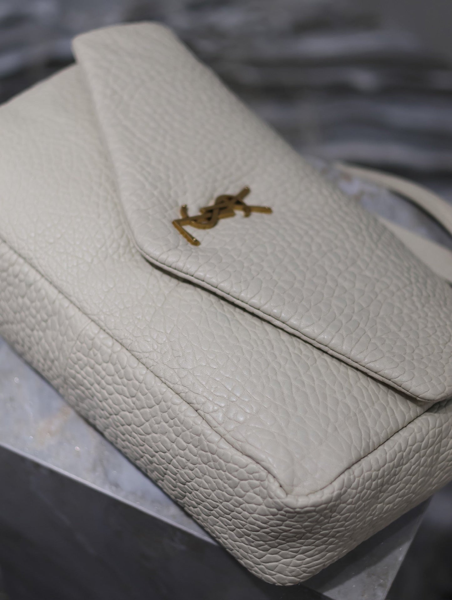 CALYPSO BAG 35 IN WHITE LAMBSKIN GOLD HARDWARE