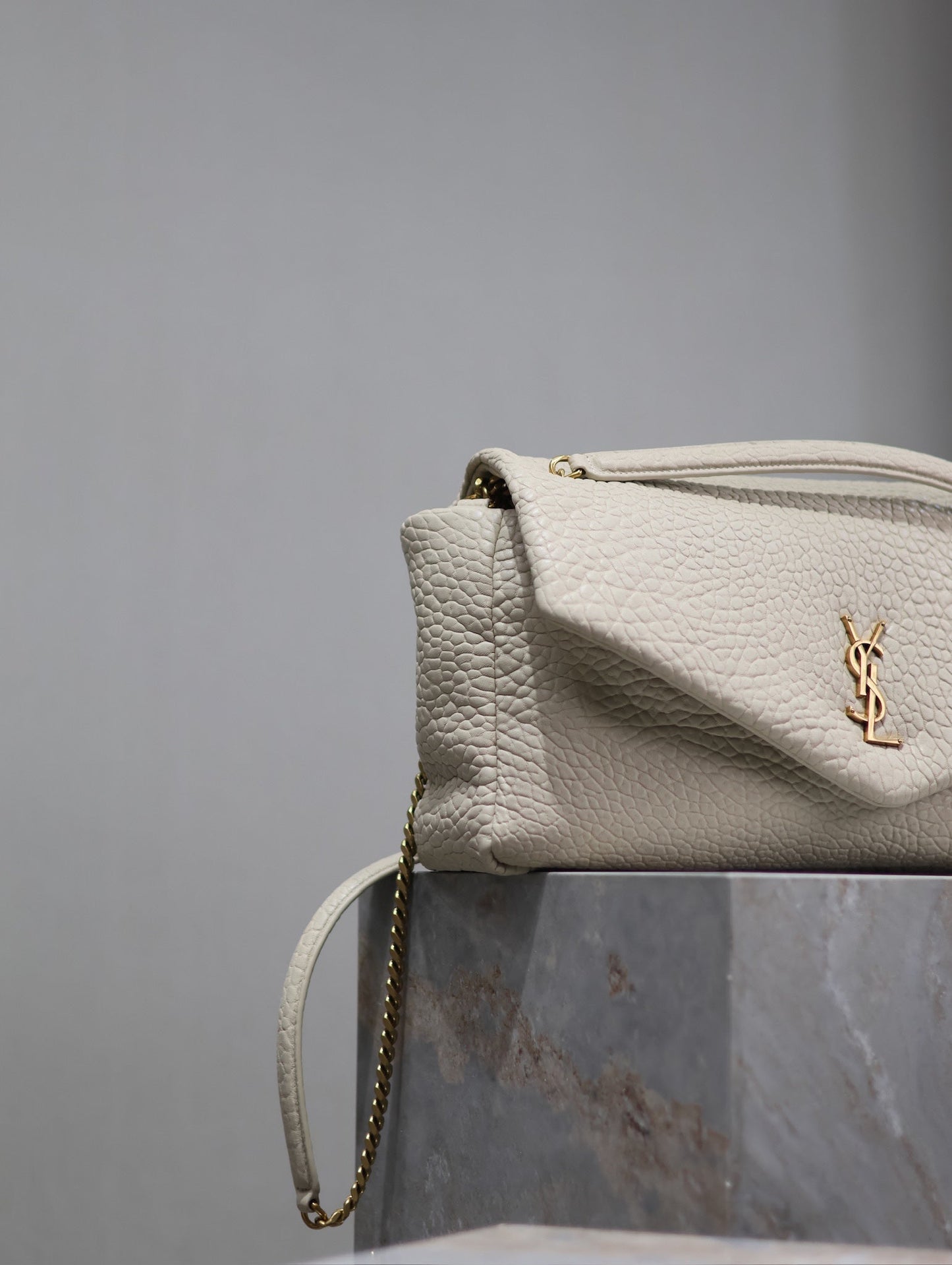 CALYPSO BAG 35 IN WHITE LAMBSKIN GOLD HARDWARE