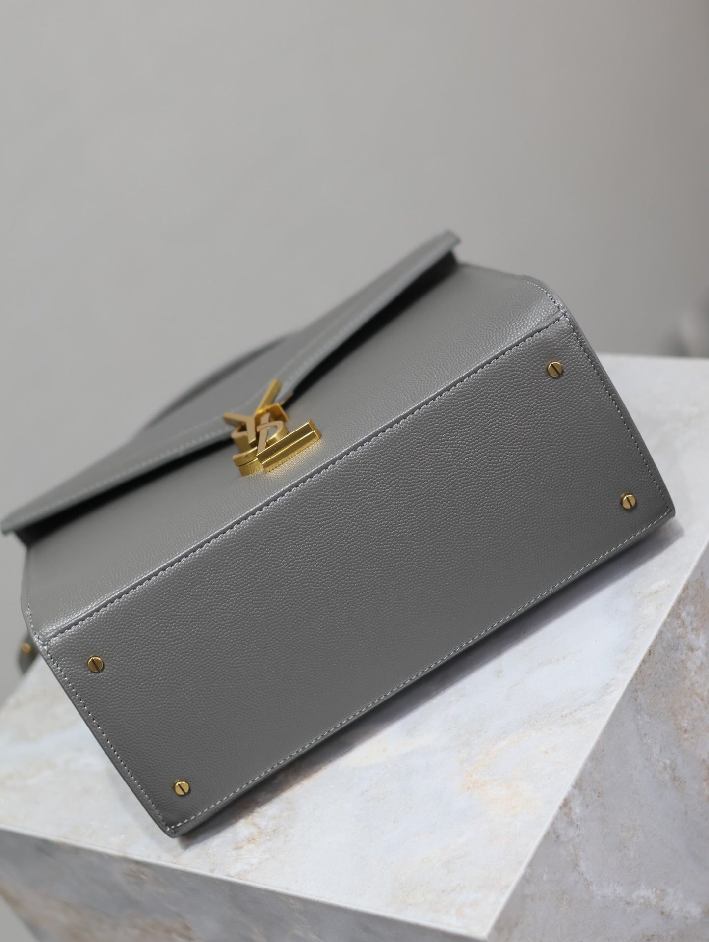 CASSANDRA TOP HANDLE BAG 24 IN GRAY CALFSKIN GOLD HARDWARE