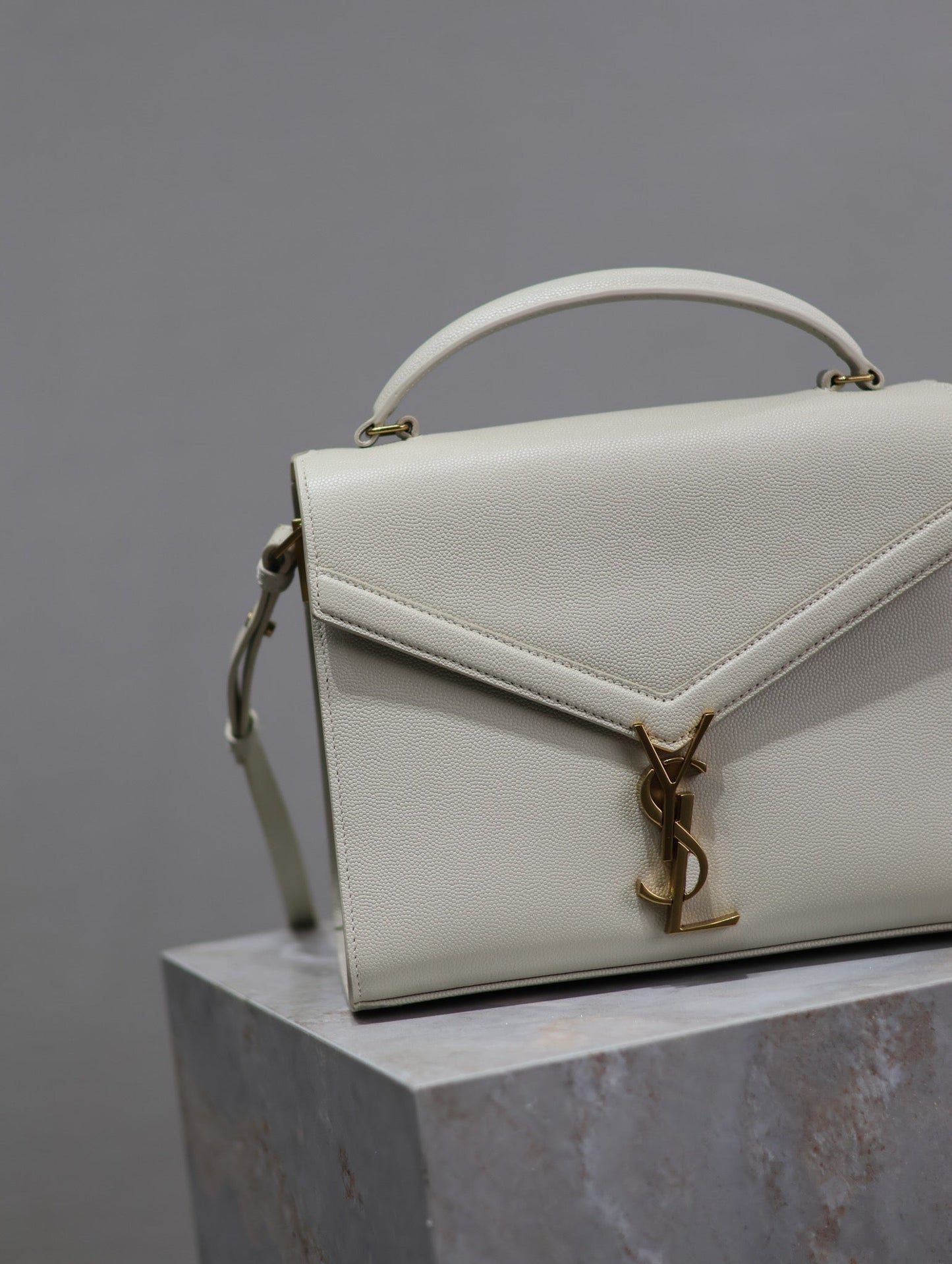 CASSANDRA TOP HANDLE BAG 24 IN WHITE CALFSKIN GOLD HARDWARE