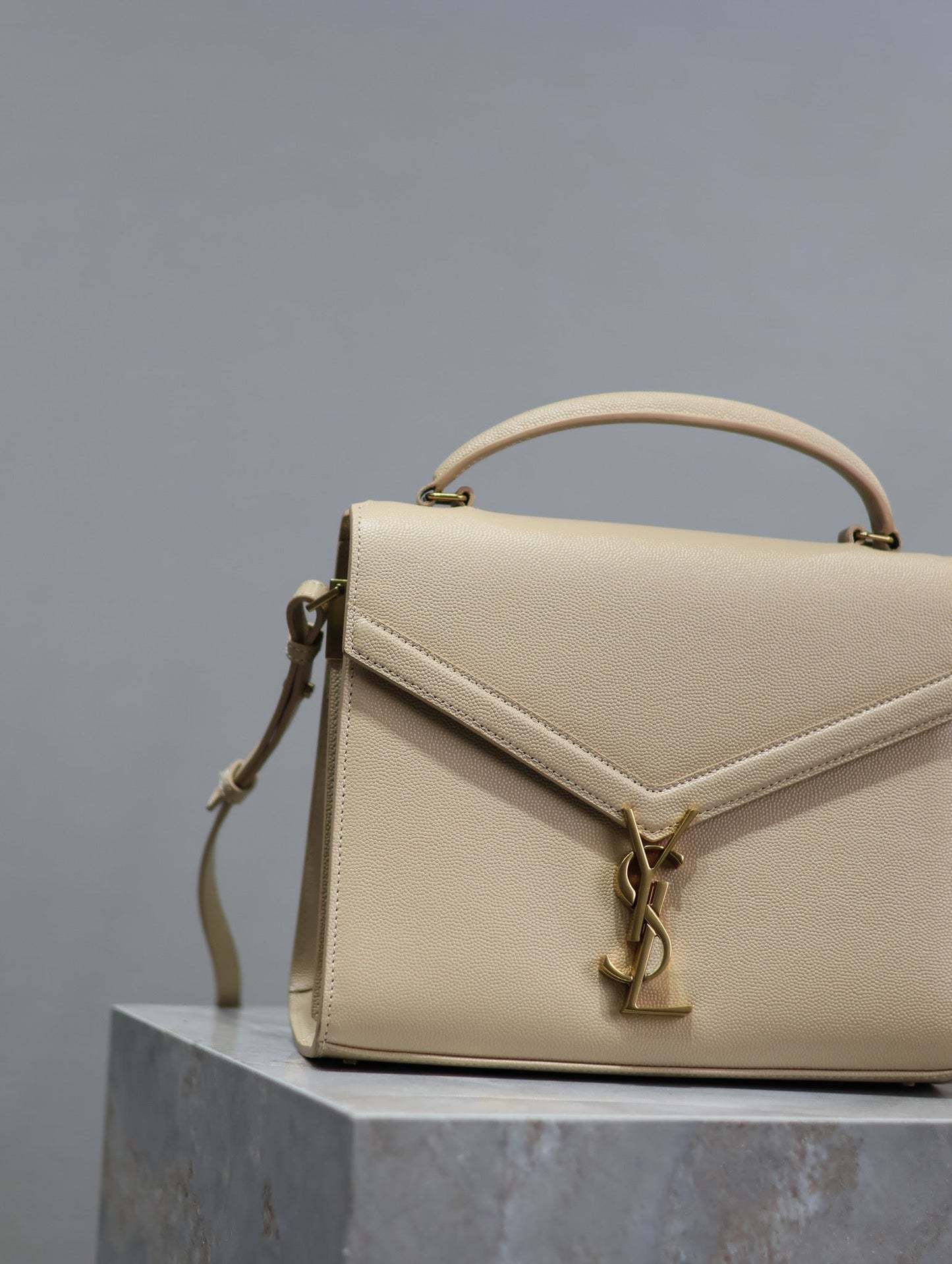 CASSANDRA TOP HANDLE BAG 24 IN BEIGE CALFSKIN GOLD HARDWARE