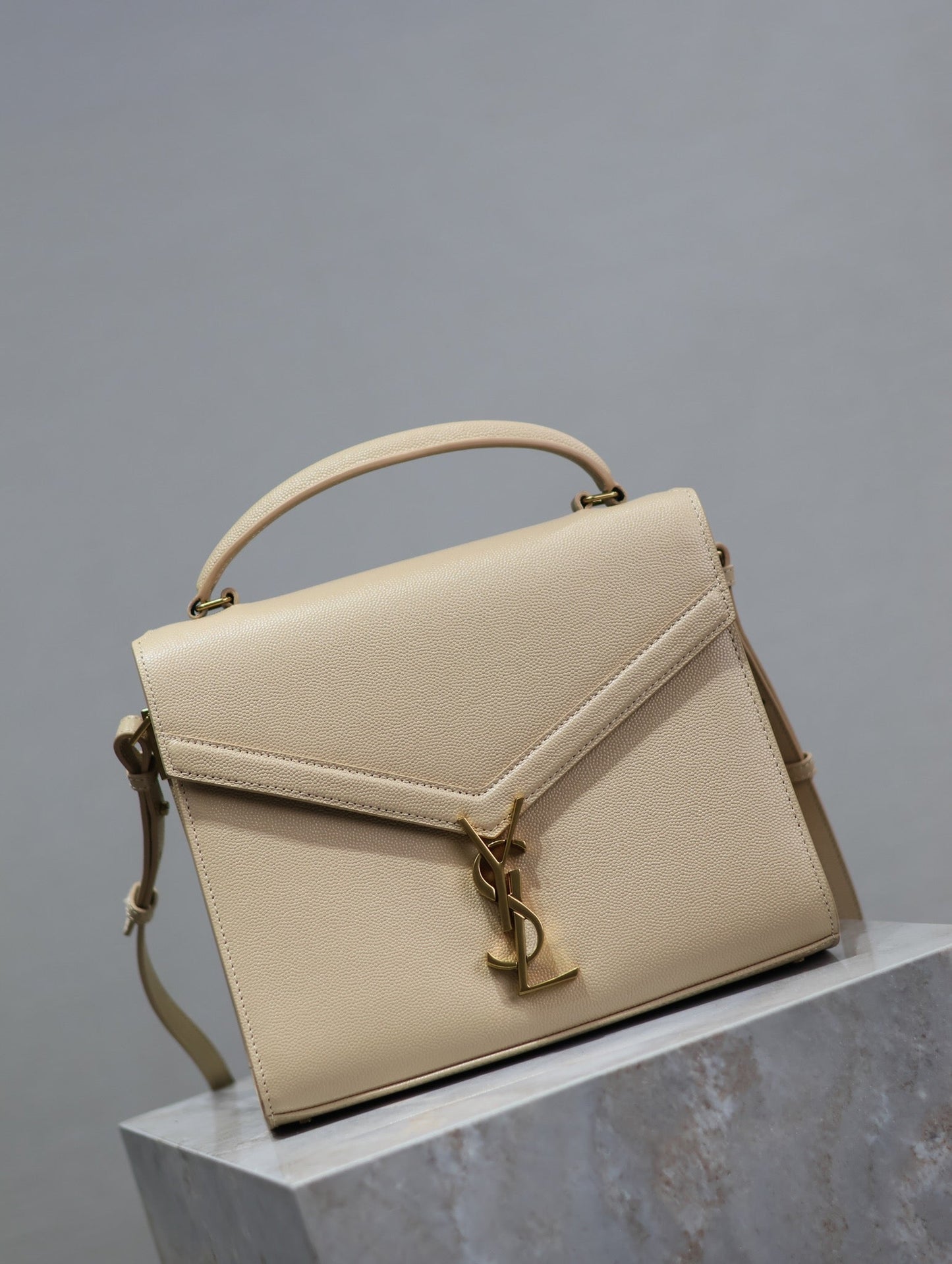 CASSANDRA TOP HANDLE BAG 24 IN BEIGE CALFSKIN GOLD HARDWARE