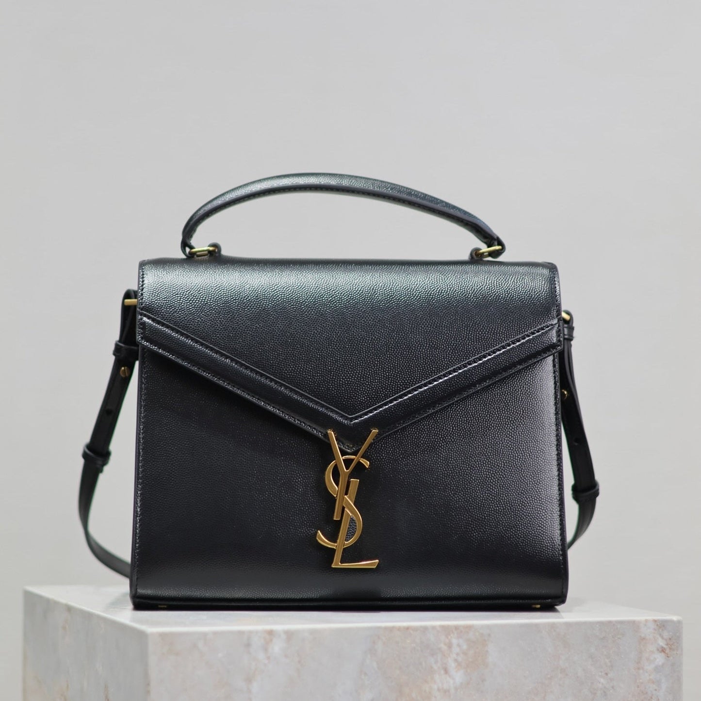 CASSANDRA TOP HANDLE BAG 24 IN BLACK CALFSKIN GOLD HARDWARE