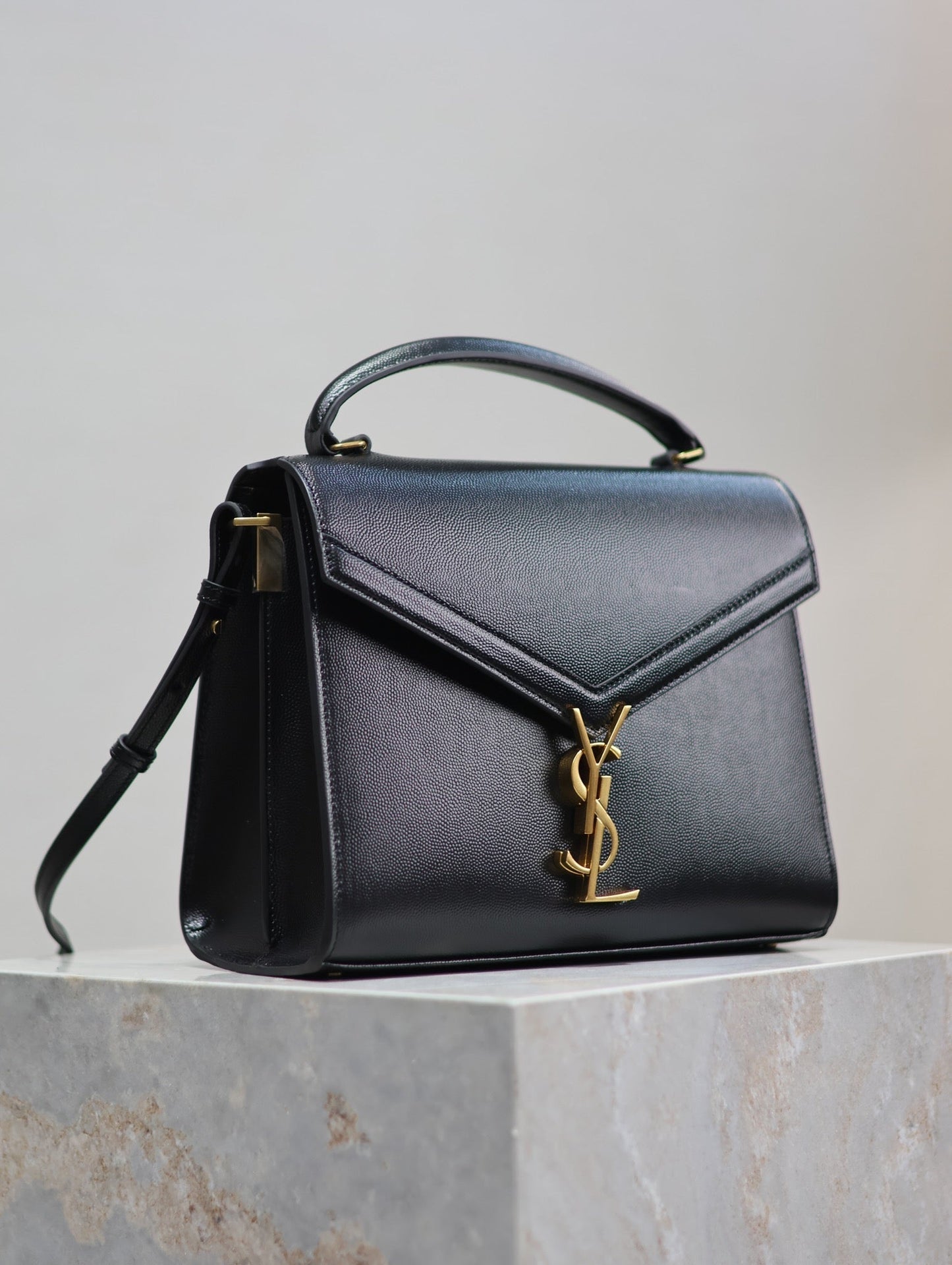 CASSANDRA TOP HANDLE BAG 24 IN BLACK CALFSKIN GOLD HARDWARE