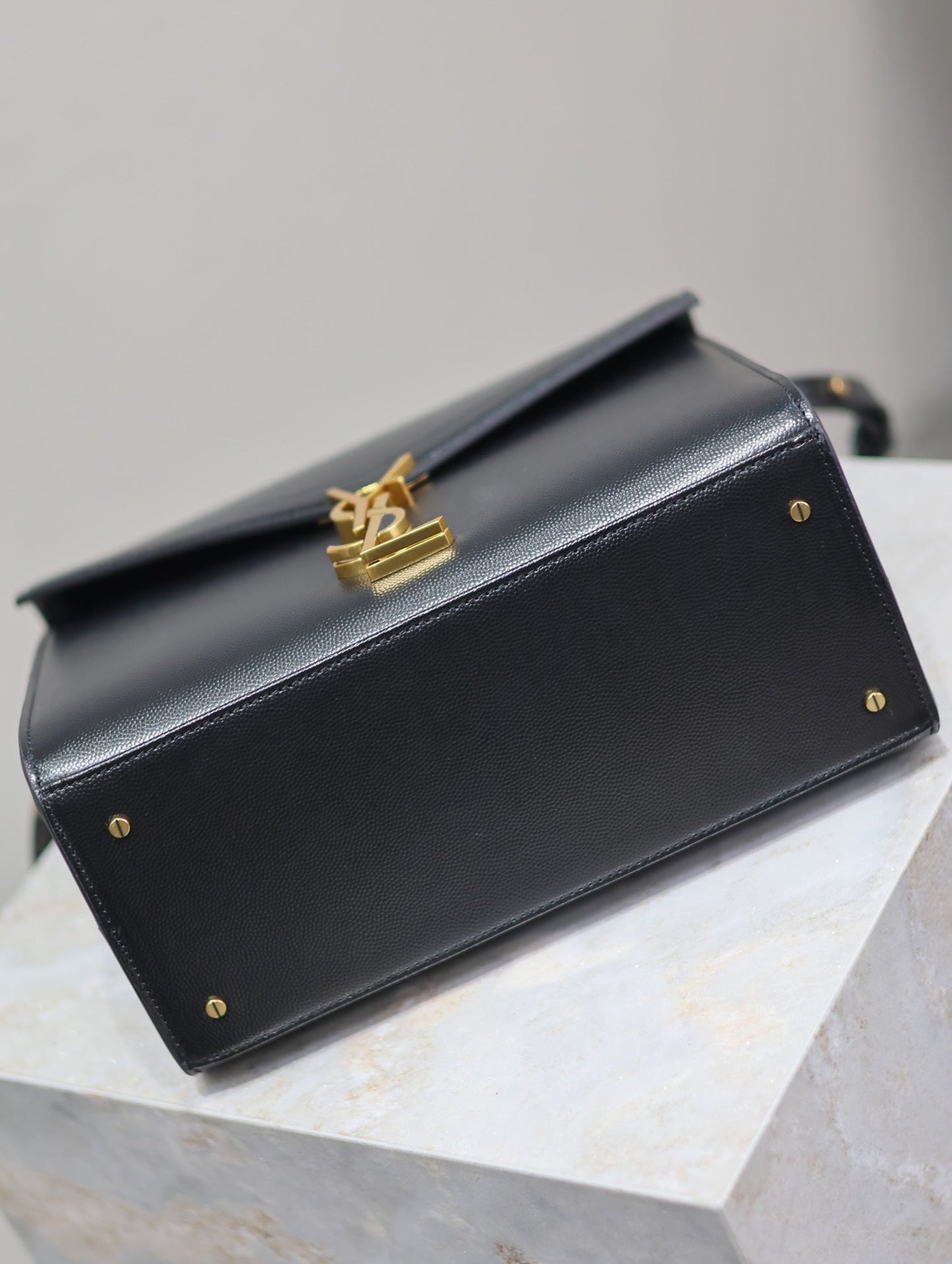 CASSANDRA TOP HANDLE BAG 24 IN BLACK CALFSKIN GOLD HARDWARE