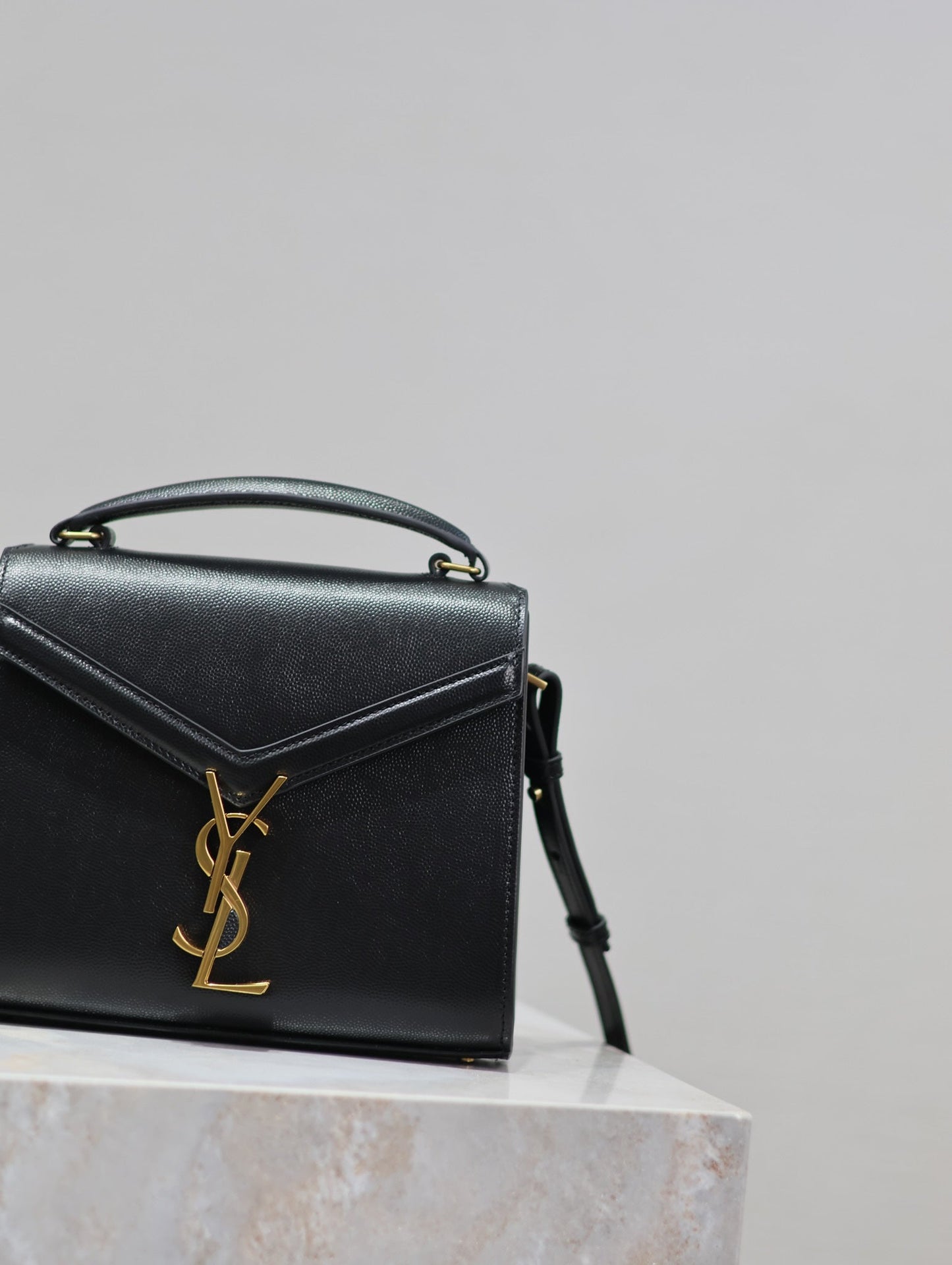 CASSANDRA MINI TOP HANDLE BAG 20 IN BLACK CALFSKIN GOLD HARDWARE