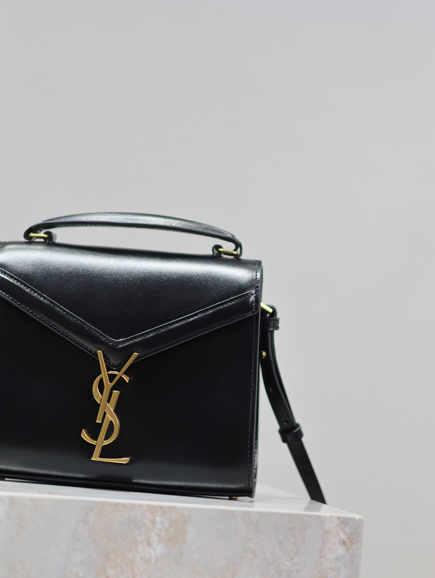 CASSANDRA MINI TOP HANDLE BAG 20 IN BLACK SMOOTH LAMBSKIN GOLD HARDWARE