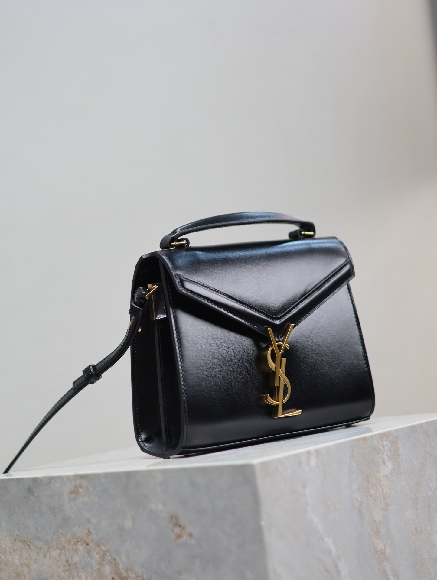 CASSANDRA MINI TOP HANDLE BAG 20 IN BLACK SMOOTH LAMBSKIN GOLD HARDWARE