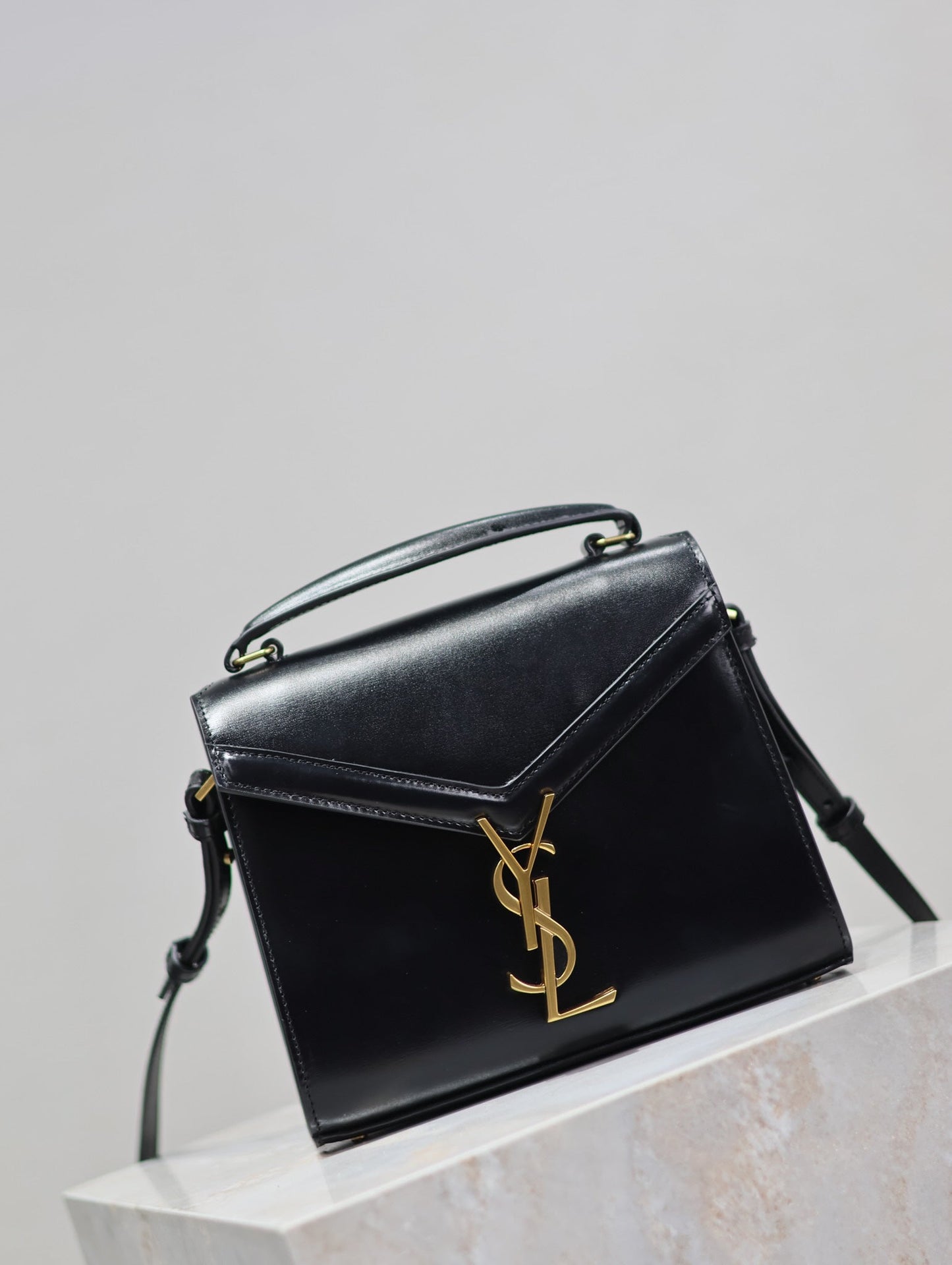 CASSANDRA MINI TOP HANDLE BAG 20 IN BLACK SMOOTH LAMBSKIN GOLD HARDWARE