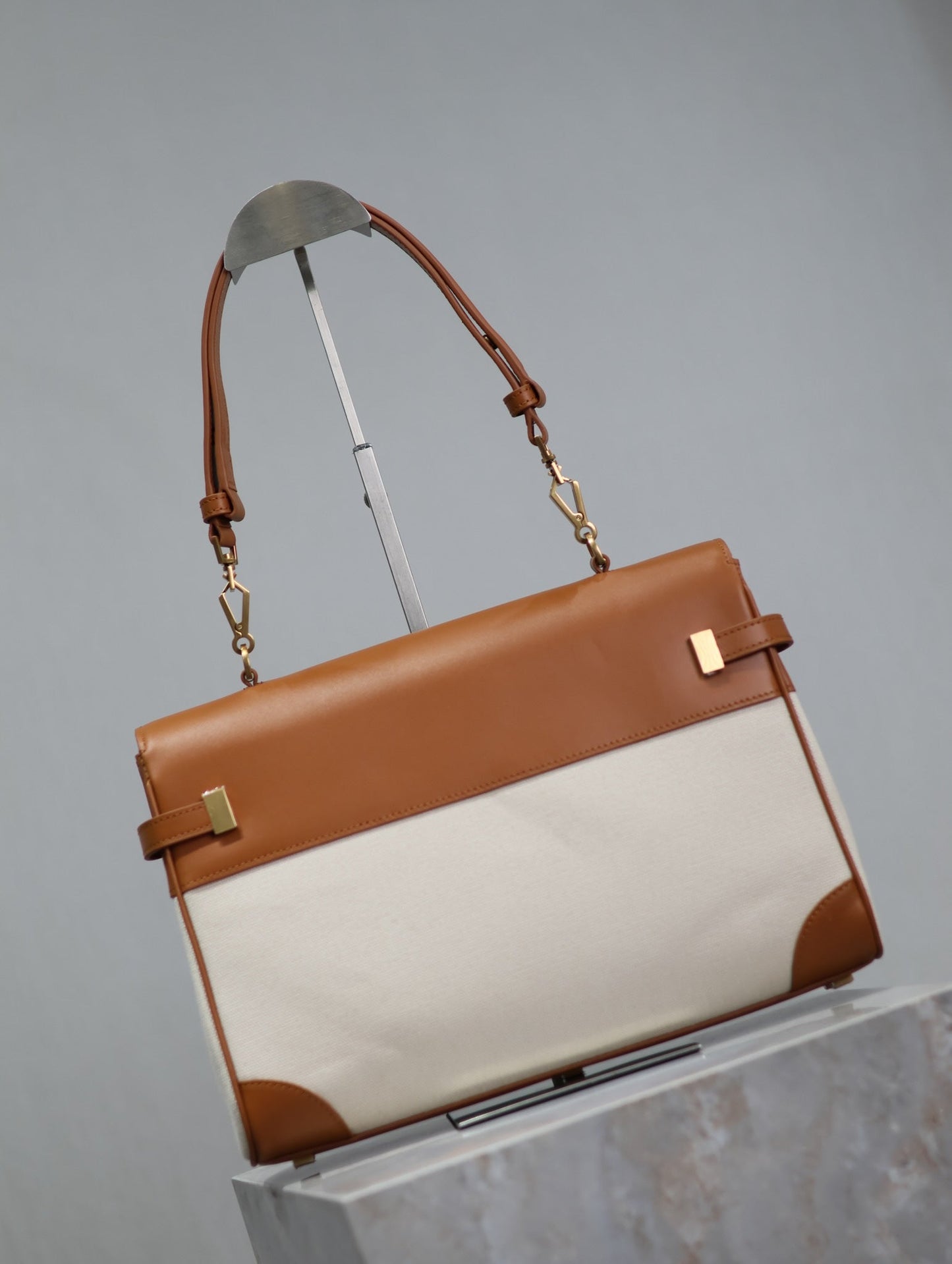 MANHATTAN HANDBAG 32 IN BROWN CALFSKIN AND WHITE CANVAS GOLD HARDWARE