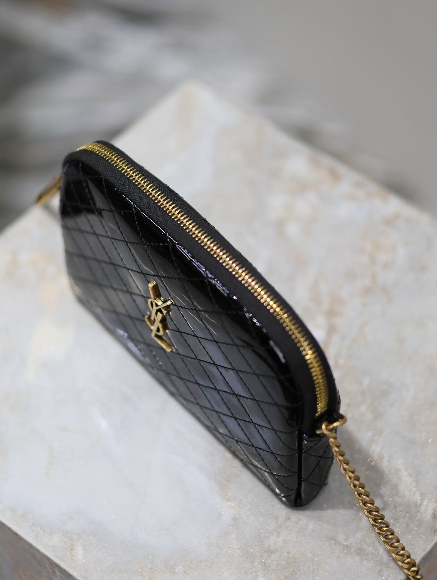 GABY ZIPPED POUCH 19 IN BLACK GLOSSY LAMBSKIN GOLD HARDWARE