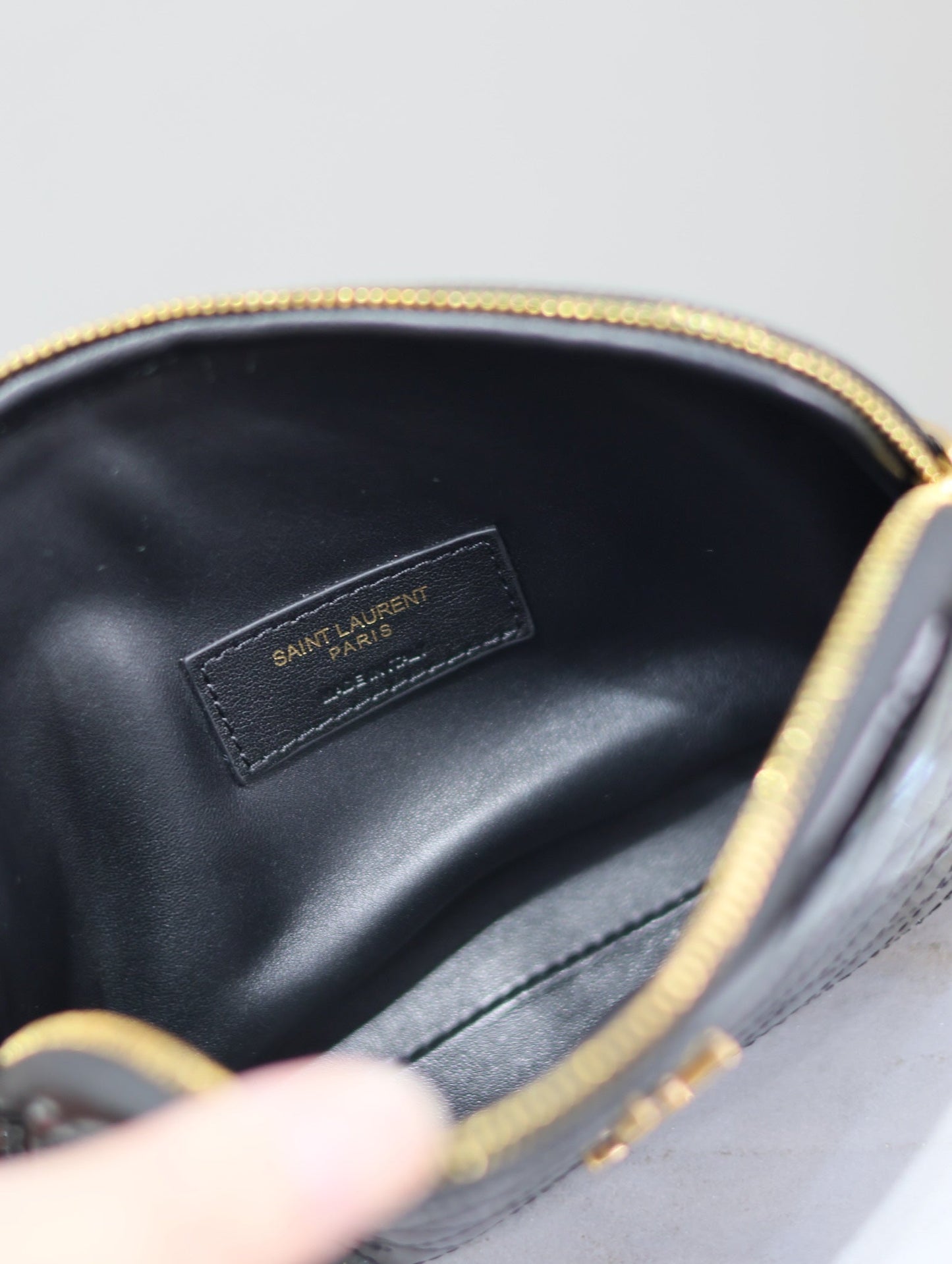 GABY ZIPPED POUCH 19 IN BLACK GLOSSY LAMBSKIN GOLD HARDWARE