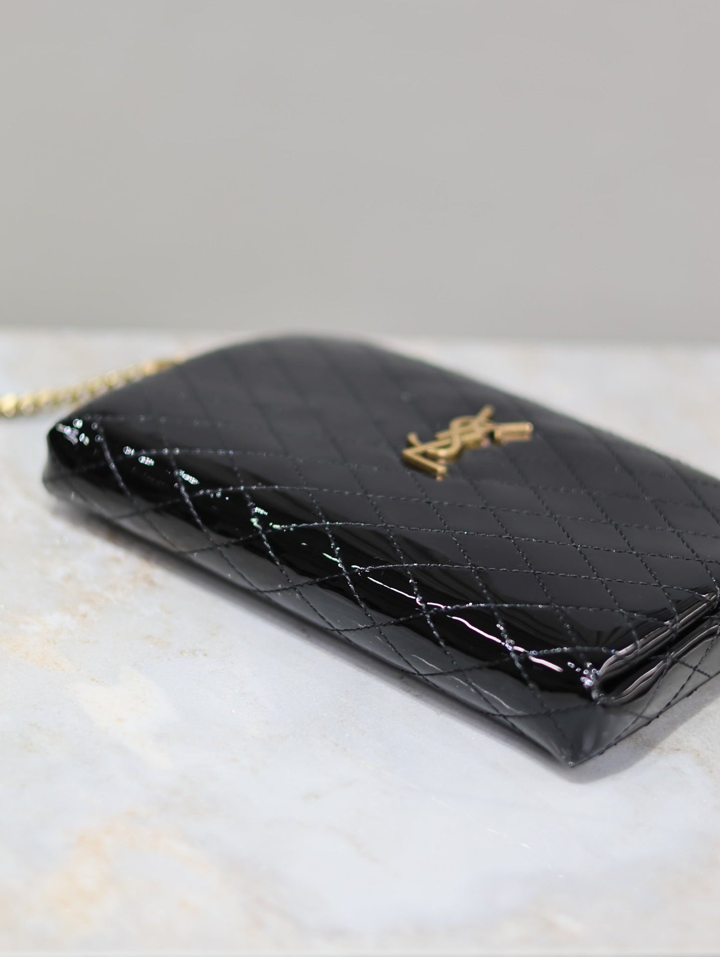 GABY ZIPPED POUCH 19 IN BLACK GLOSSY LAMBSKIN GOLD HARDWARE