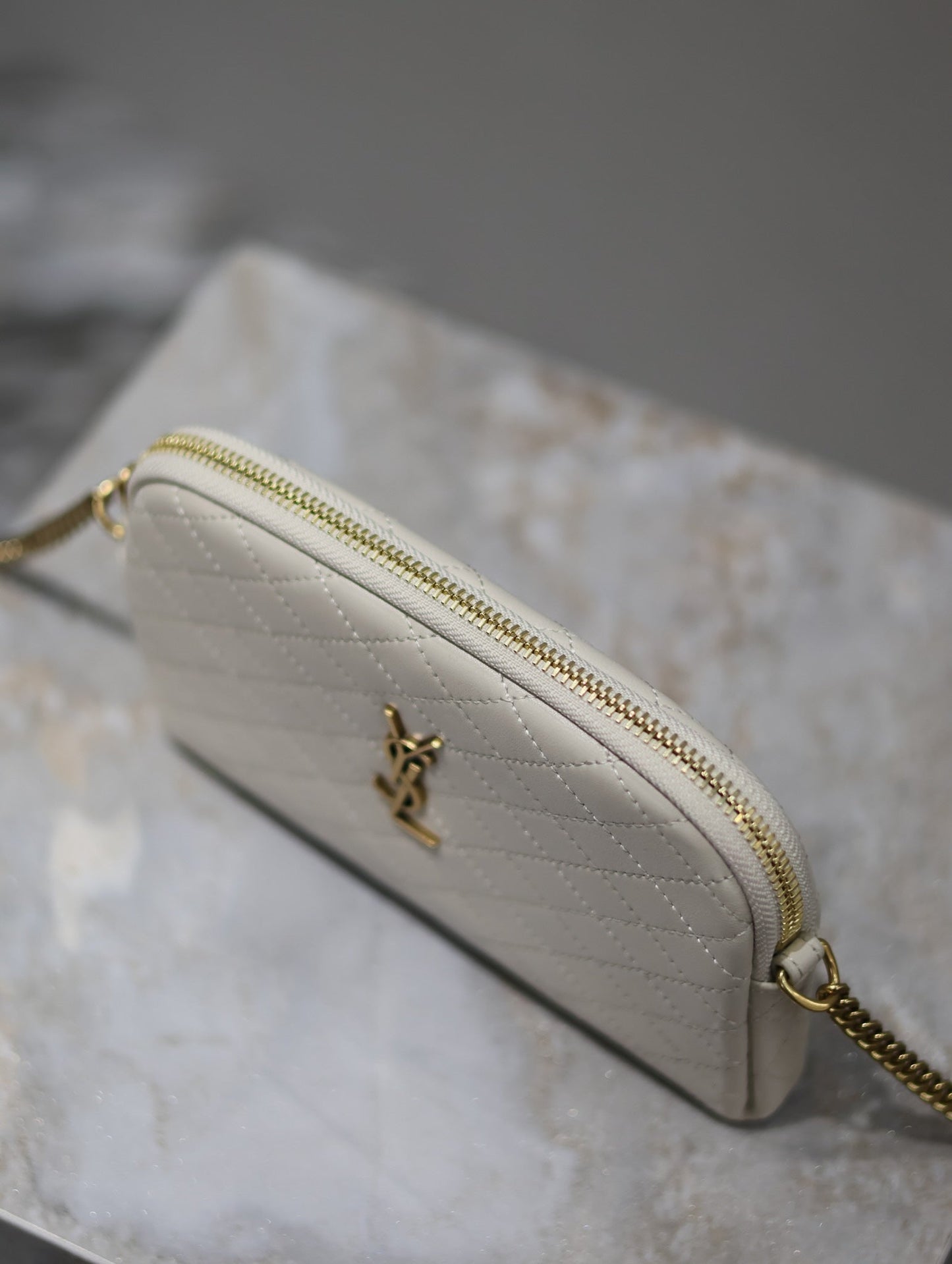 GABY ZIPPED POUCH 19 IN WHITE QUILTED LAMBSKIN GOLD HARDWARE