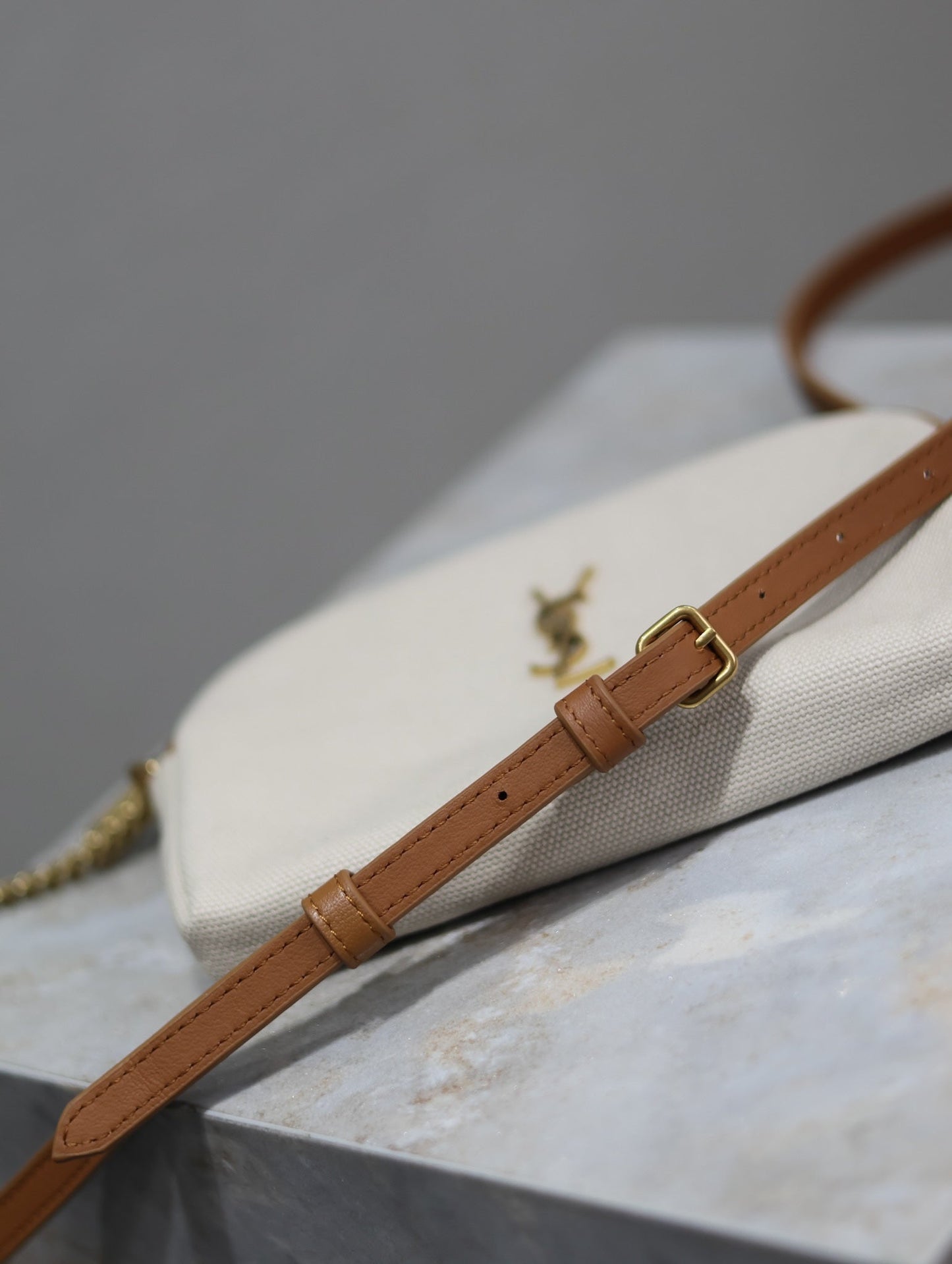 GABY ZIPPED POUCH 19 IN WHITE MIX BROWN COTTON GOLD HARDWARE