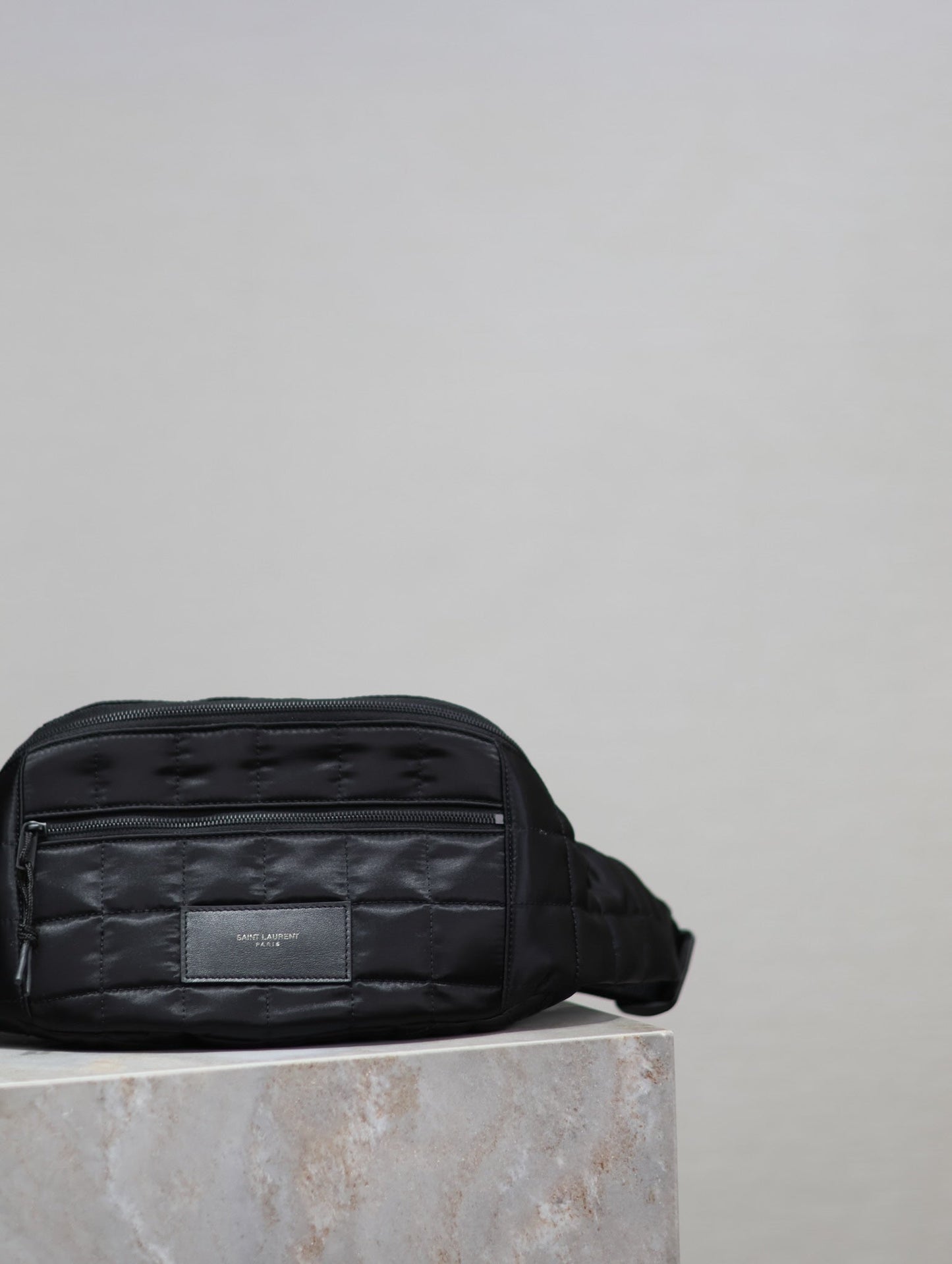 CROSSBODY BAG 24 IN BLACK PLAID NYLON