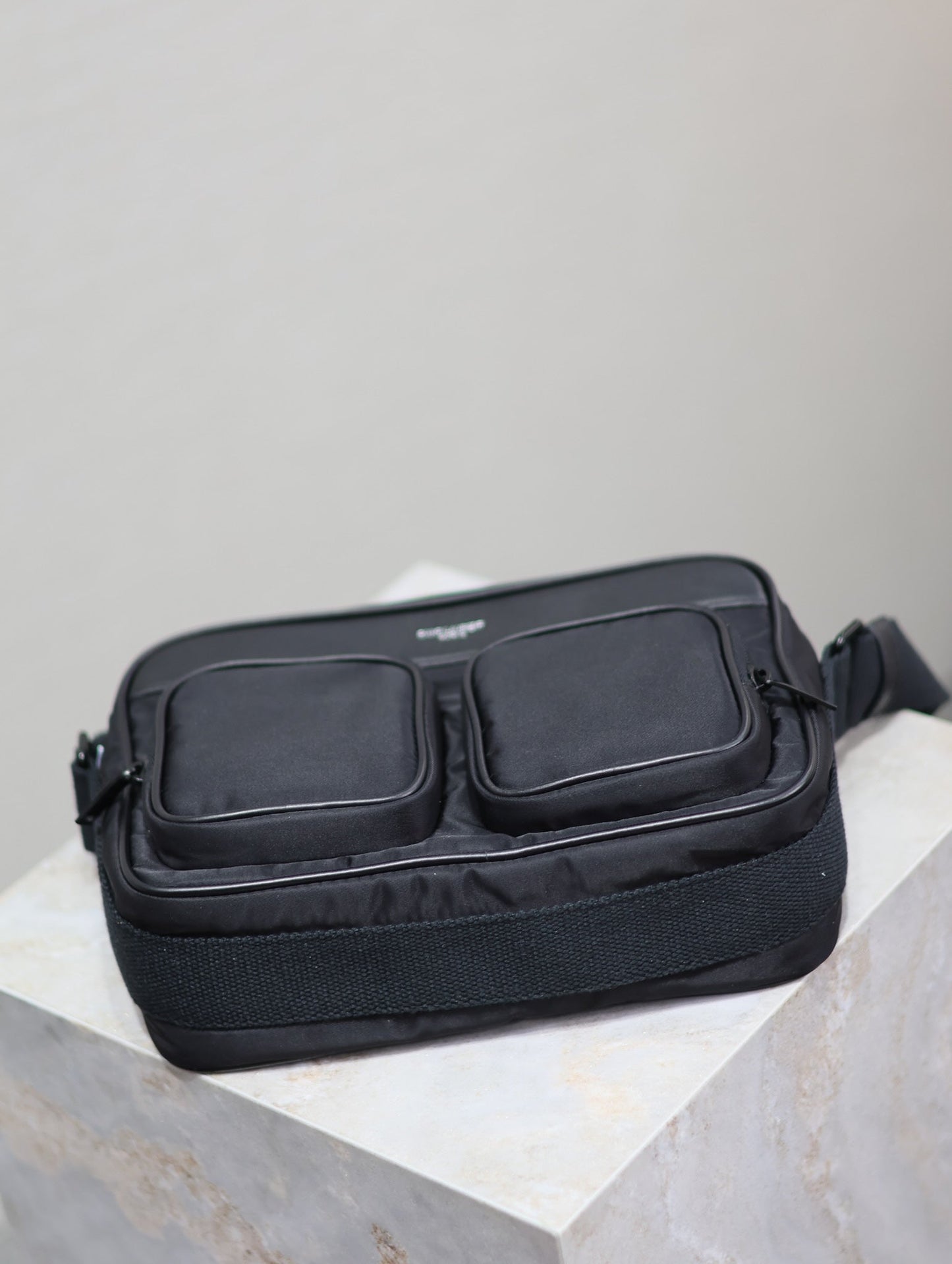 CITY CAMERA BAG 24 IN BLACK ECONYL