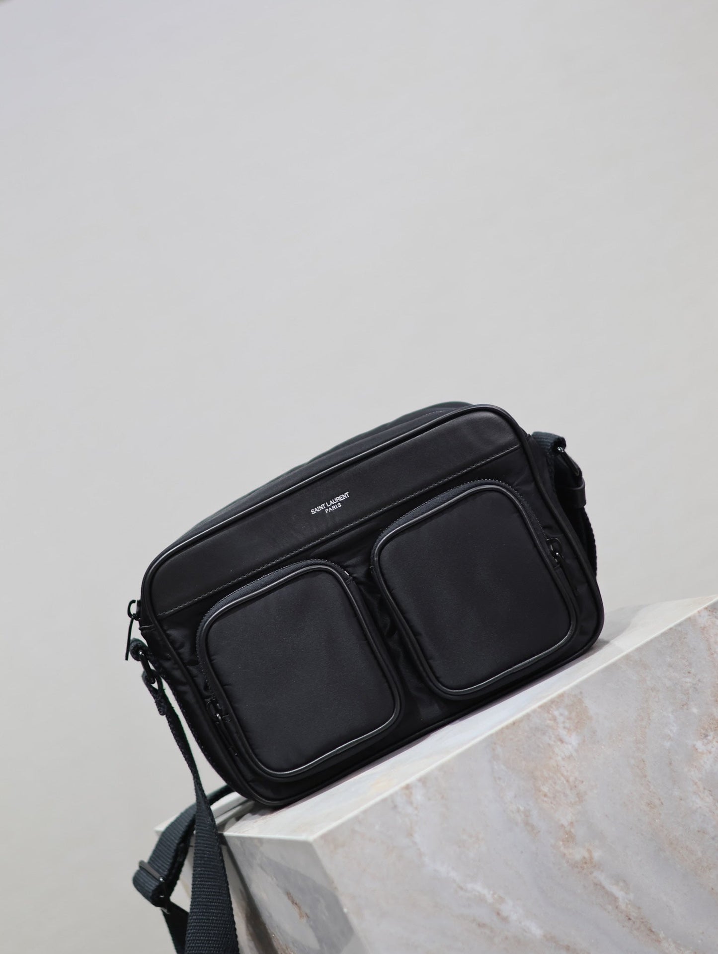 CITY CAMERA BAG 24 IN BLACK ECONYL