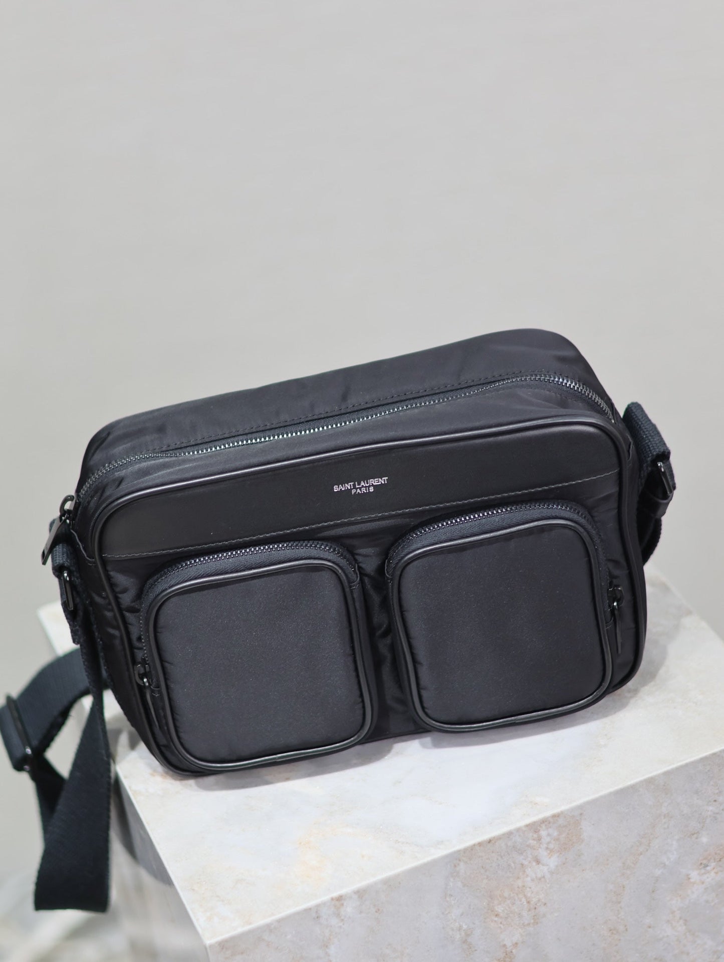 CITY CAMERA BAG 24 IN BLACK ECONYL