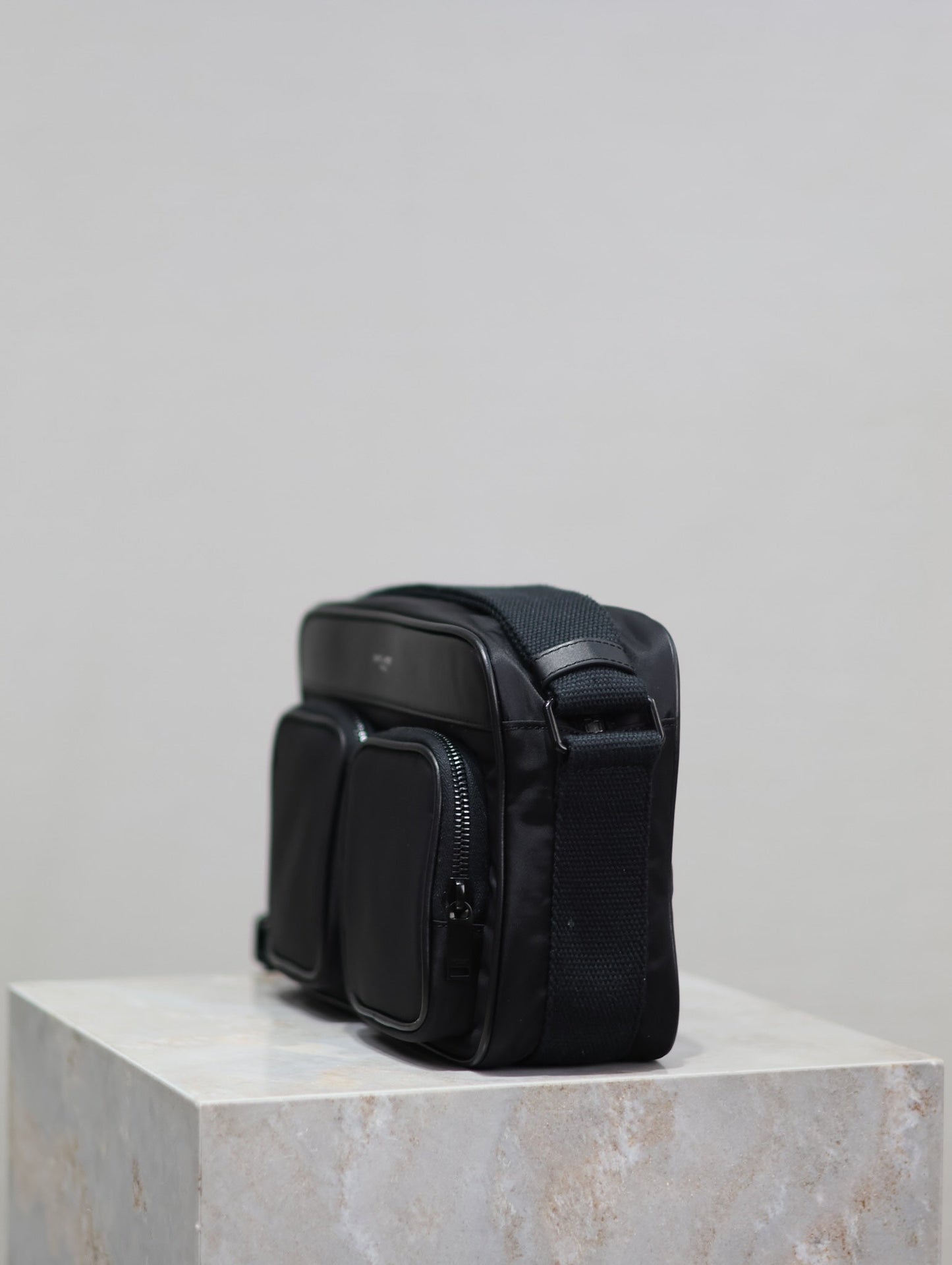 CITY CAMERA BAG 24 IN BLACK ECONYL