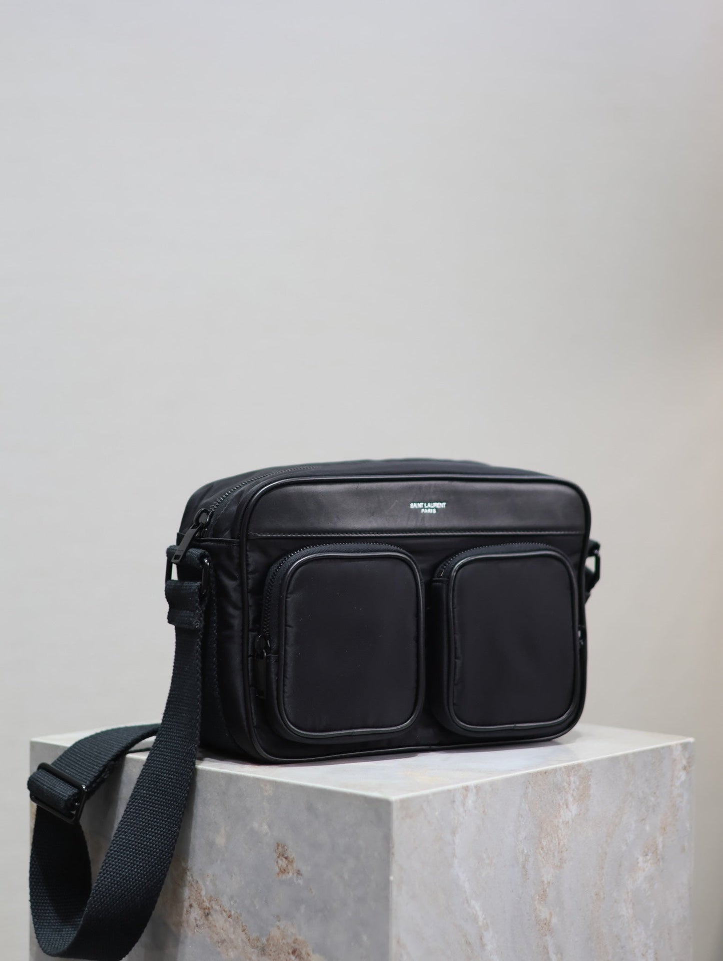 CITY CAMERA BAG 24 IN BLACK ECONYL