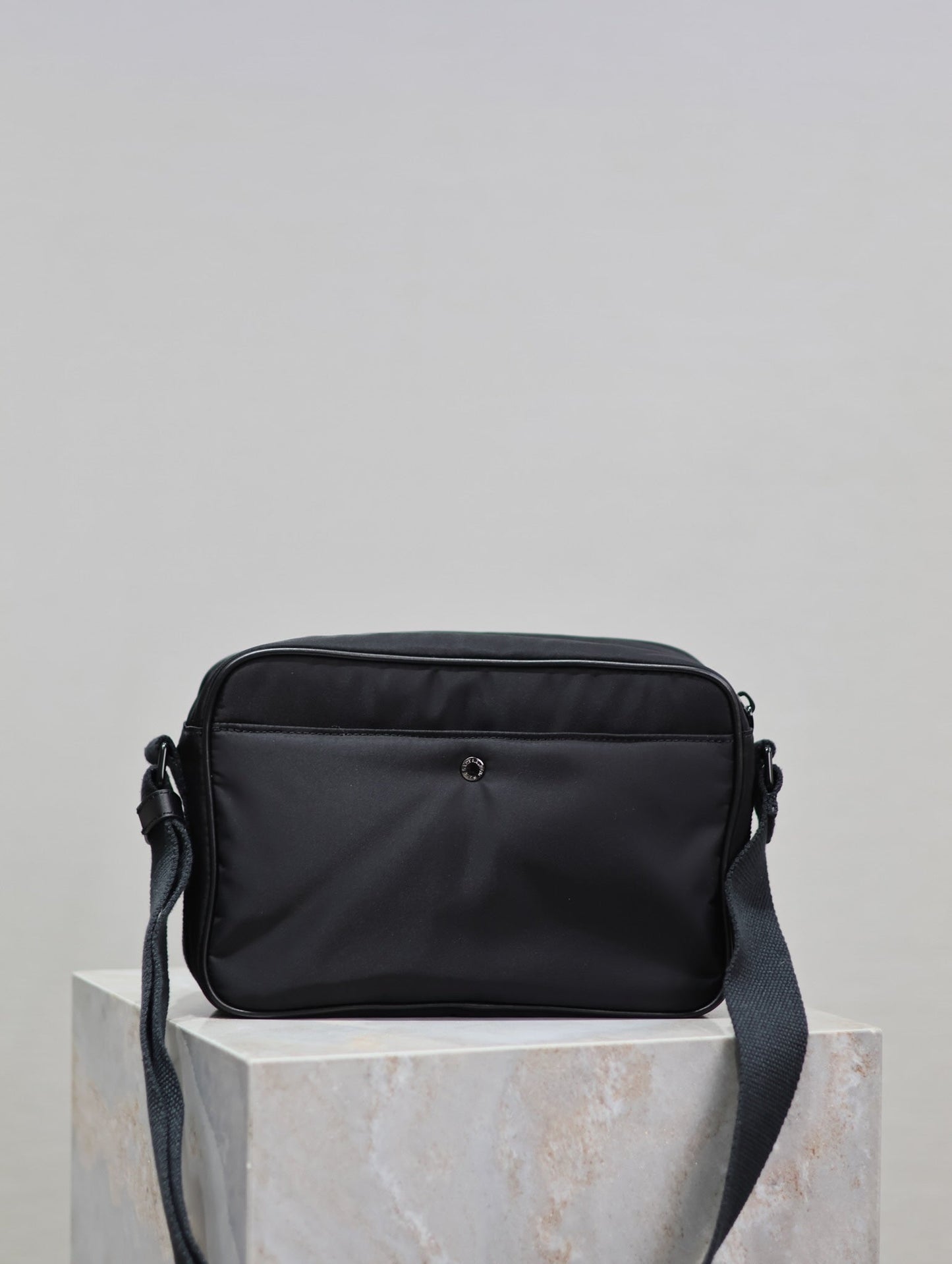 CITY CAMERA BAG 24 IN BLACK ECONYL