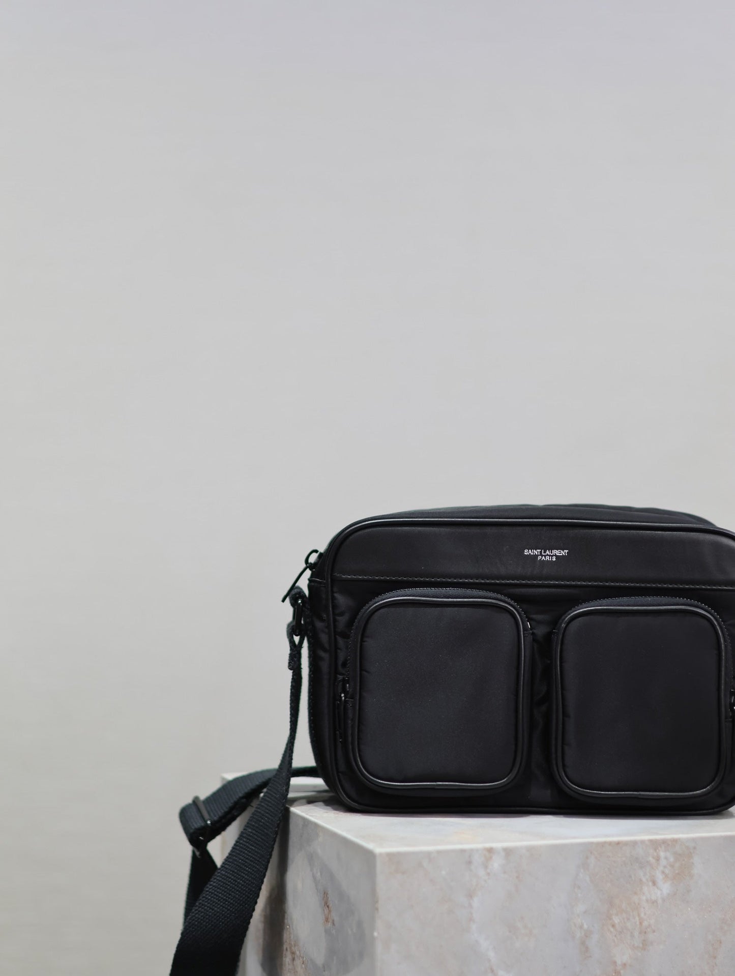 CITY CAMERA BAG 24 IN BLACK ECONYL