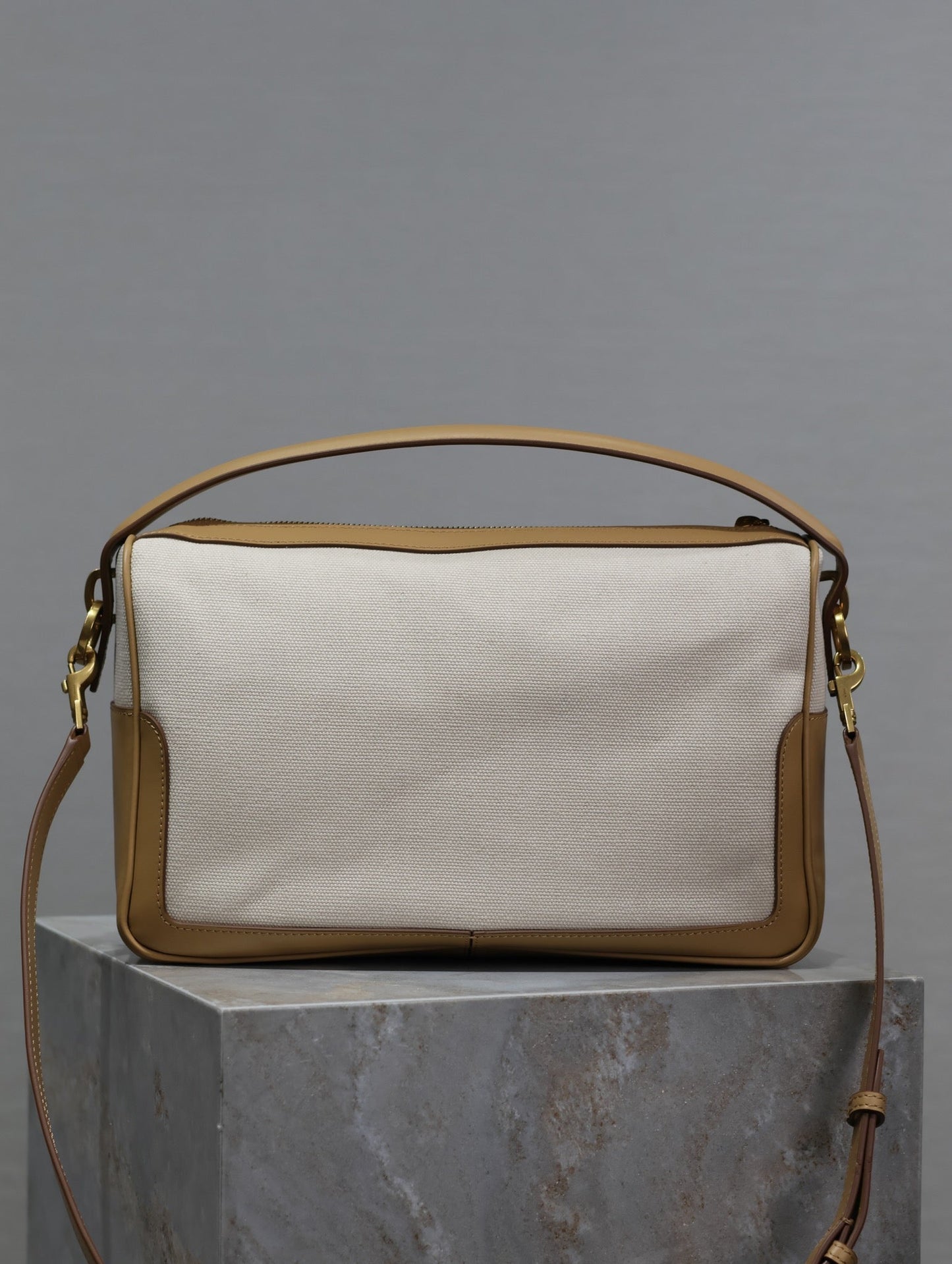 CAMERA SUPPLE BAG 28 IN WHITE CANVAS AND BROWN CALFSKIN TRIM