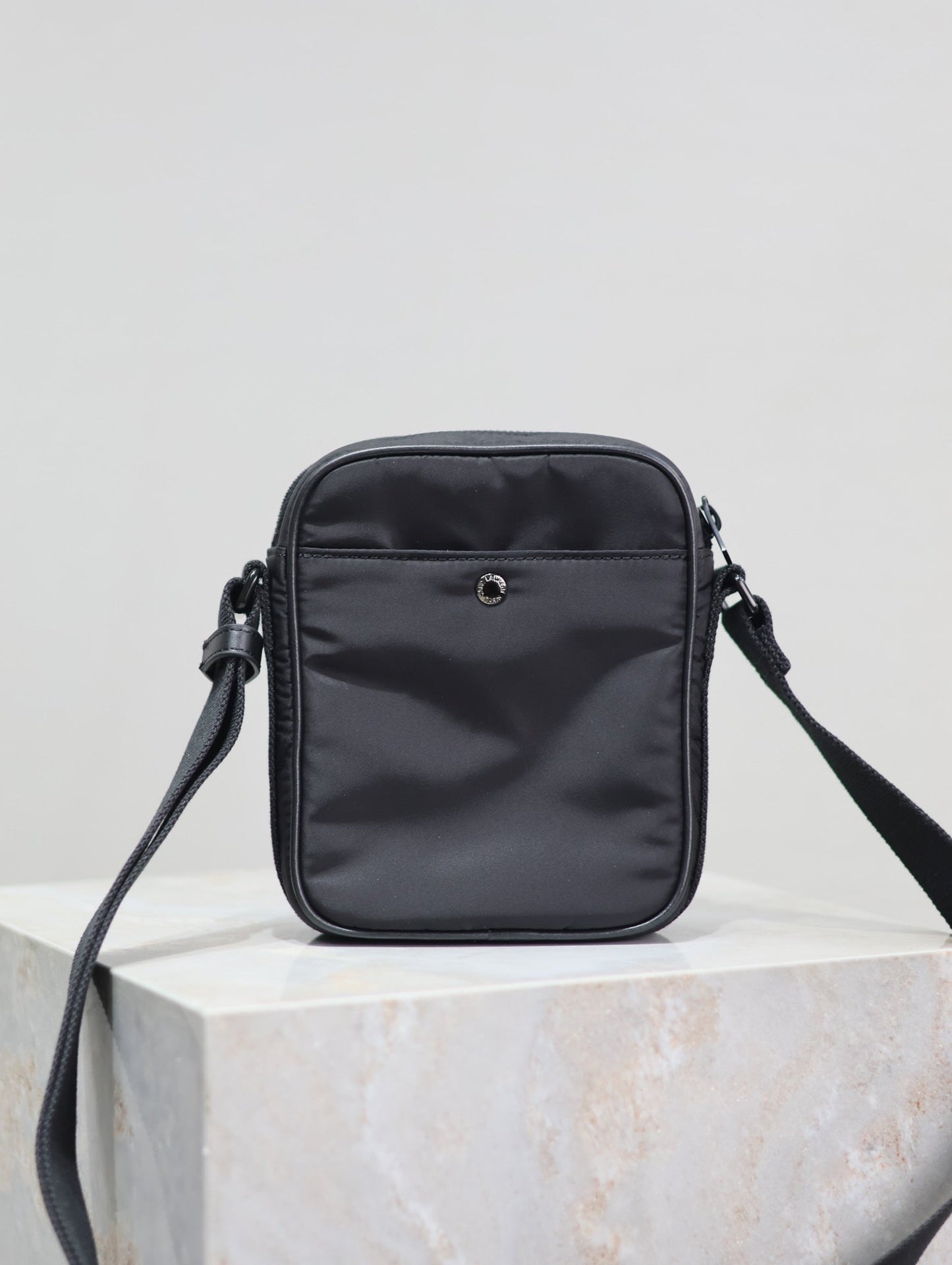 CITY MINI CAMERA BAG 18 IN BLACK ECONYL