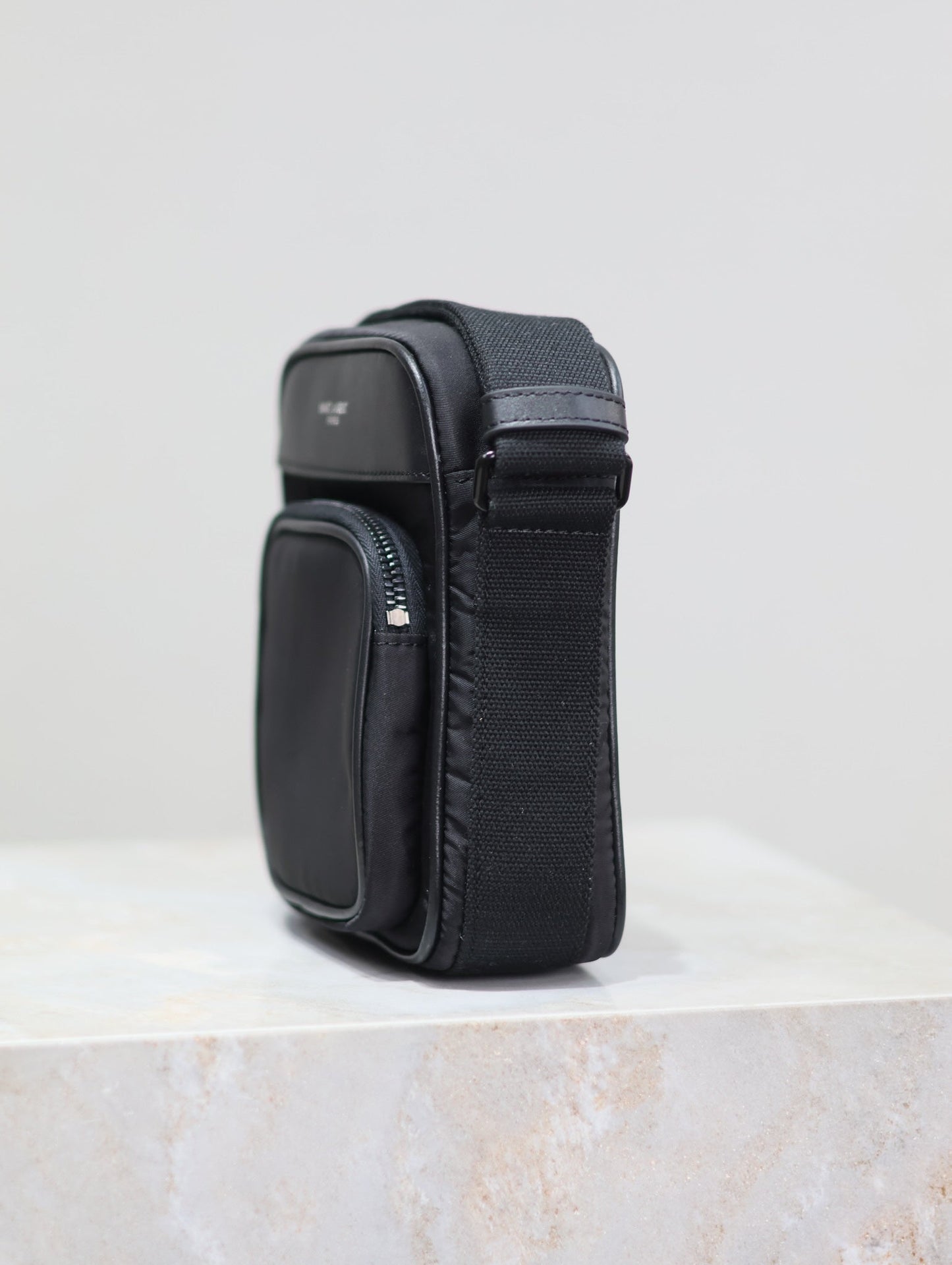 CITY MINI CAMERA BAG 18 IN BLACK ECONYL