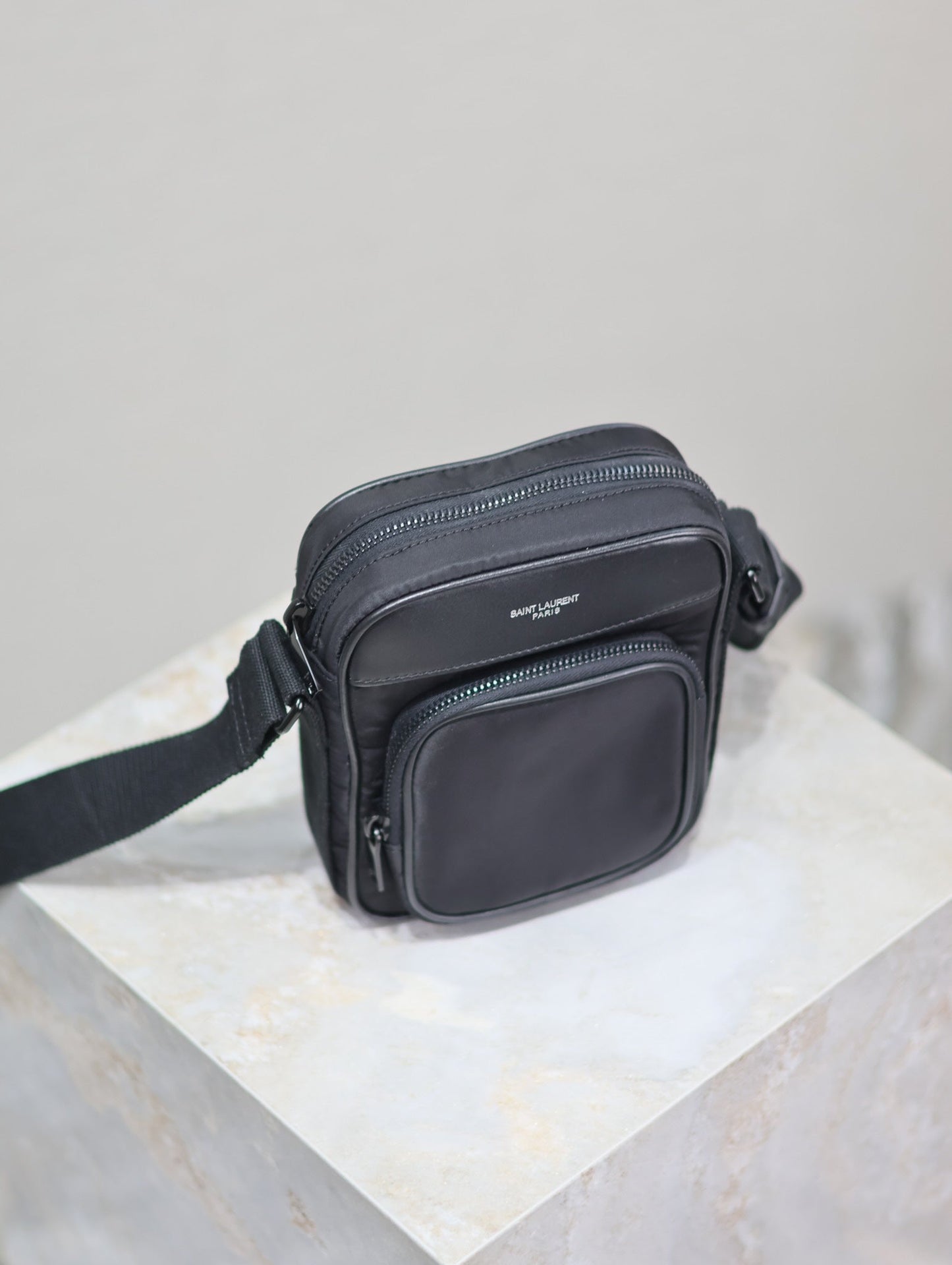 CITY MINI CAMERA BAG 18 IN BLACK ECONYL