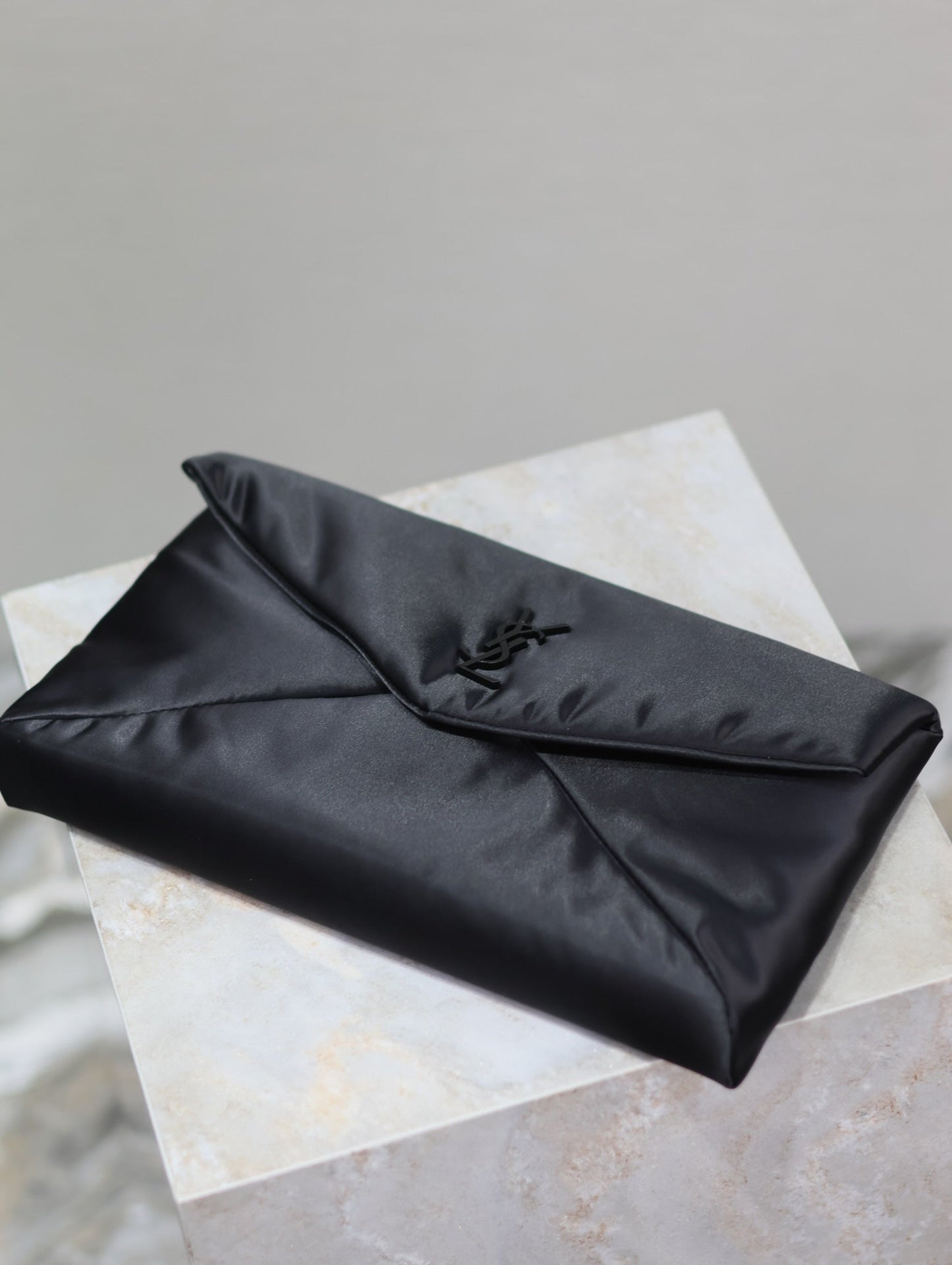 ENVELOPE CLUTCH 29 IN BLACK NYLON BLACK LOGO