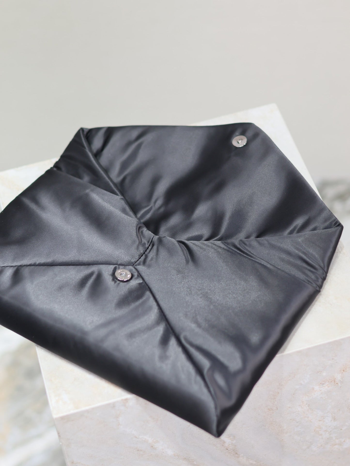 ENVELOPE CLUTCH 29 IN BLACK NYLON BLACK LOGO