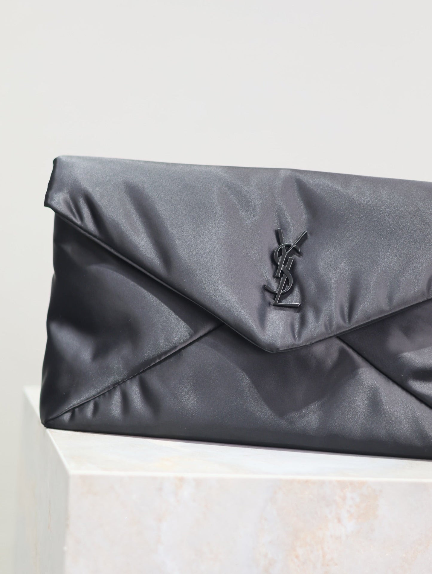 ENVELOPE CLUTCH 29 IN BLACK NYLON BLACK LOGO