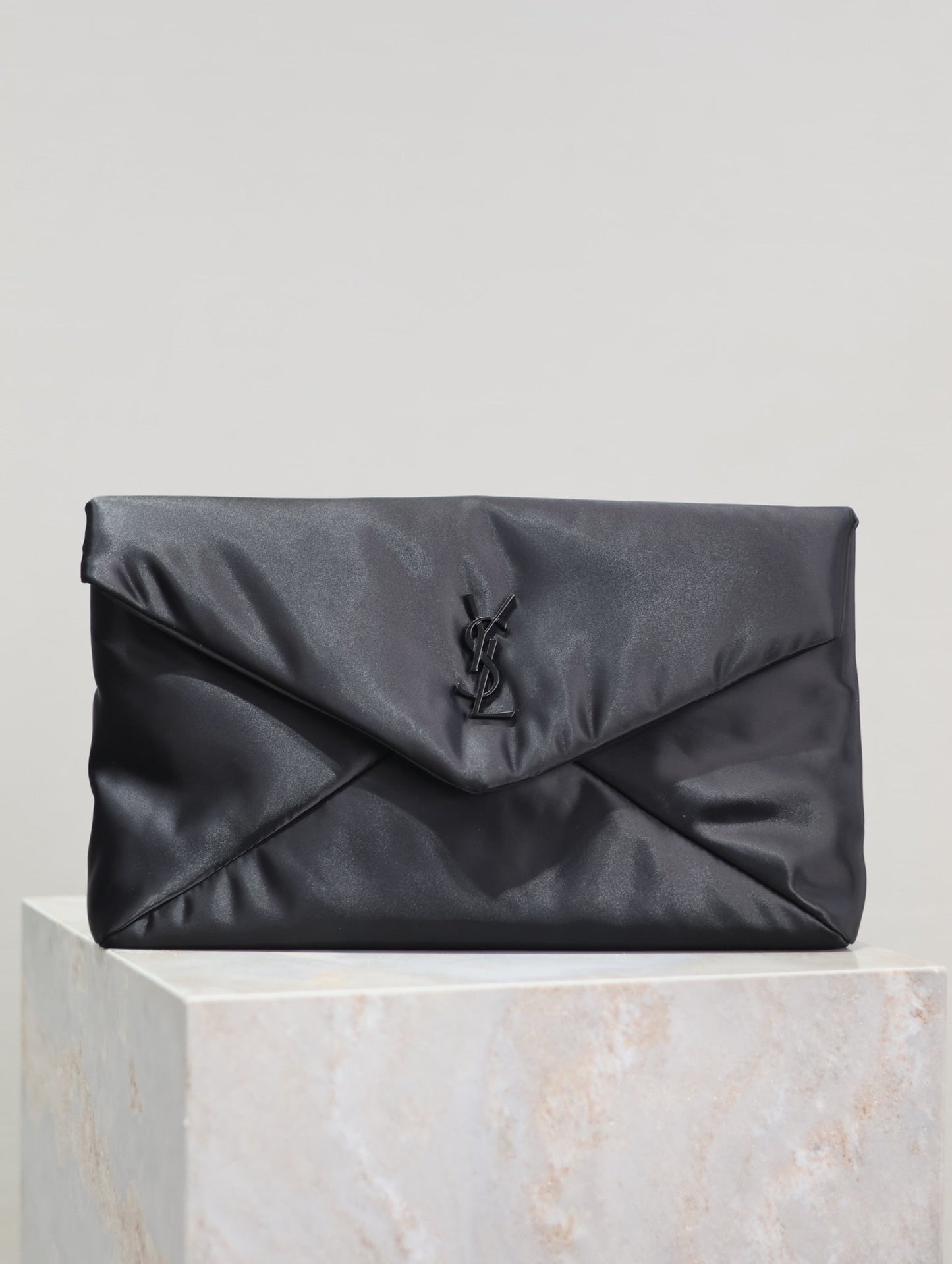 ENVELOPE CLUTCH 29 IN BLACK NYLON BLACK LOGO