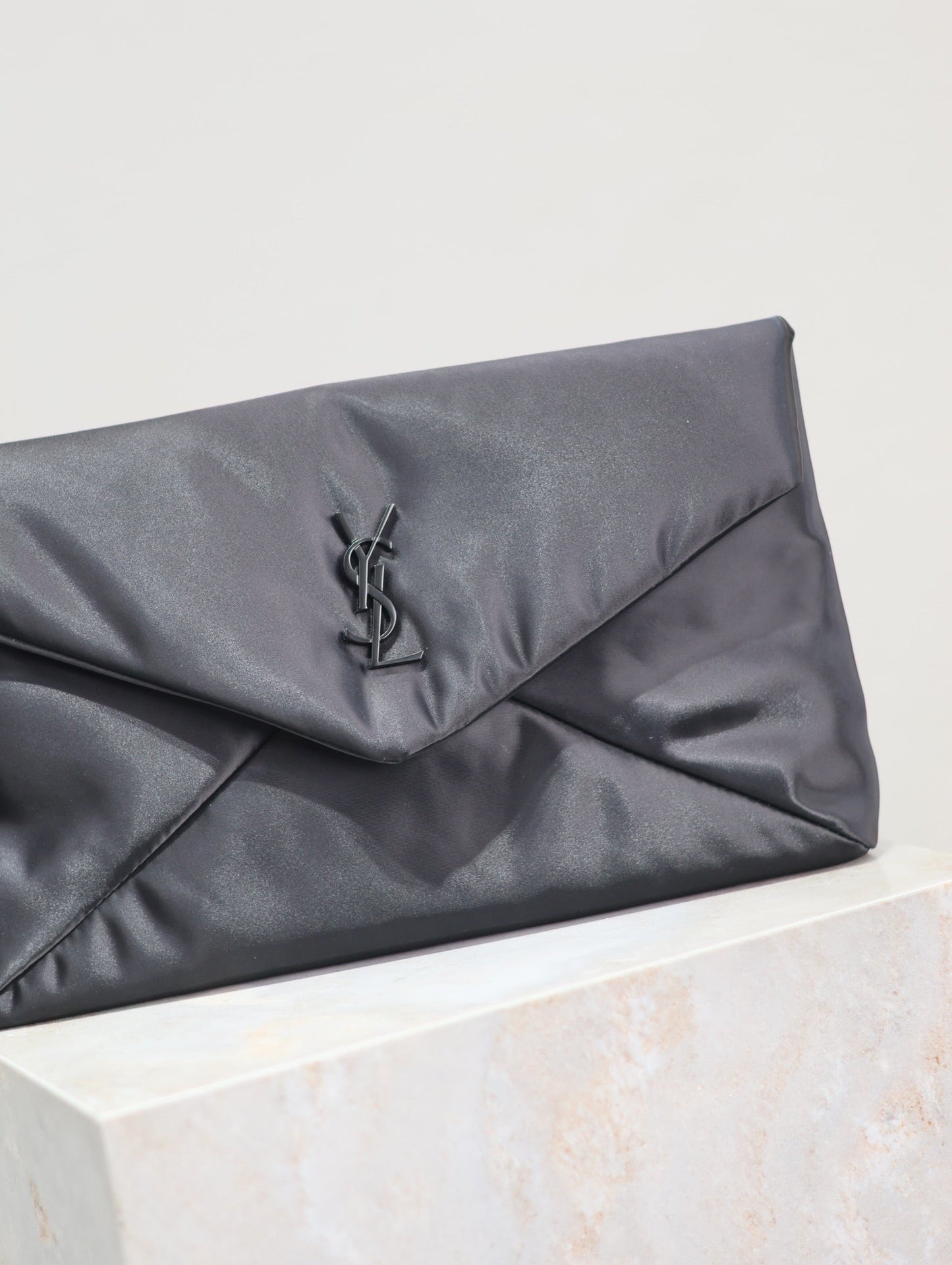 ENVELOPE CLUTCH 29 IN BLACK NYLON BLACK LOGO