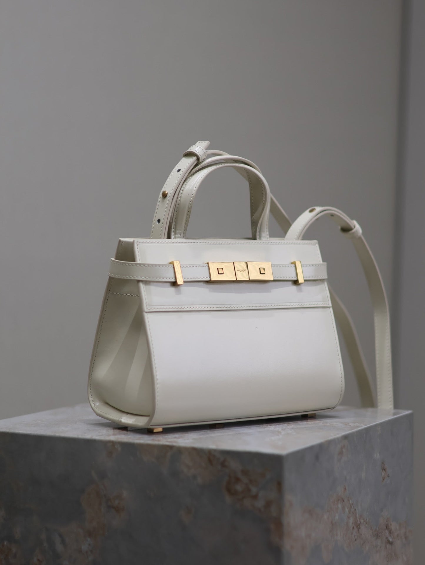 MANHATTAN SMALL TOP HANDLE BAG 21 IN WHITE CALFSKIN GOLD HARDWARE