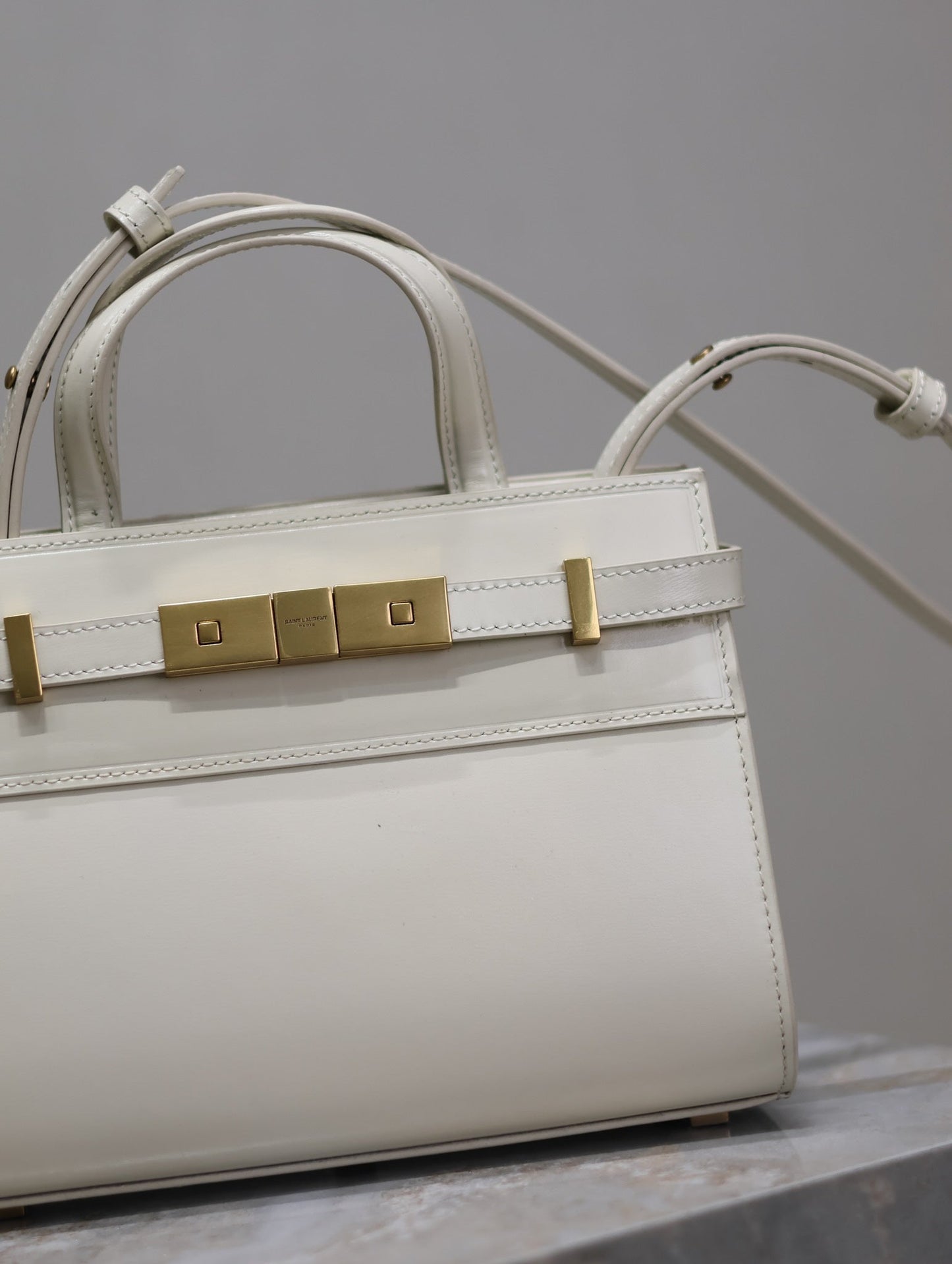 MANHATTAN SMALL TOP HANDLE BAG 21 IN WHITE CALFSKIN GOLD HARDWARE