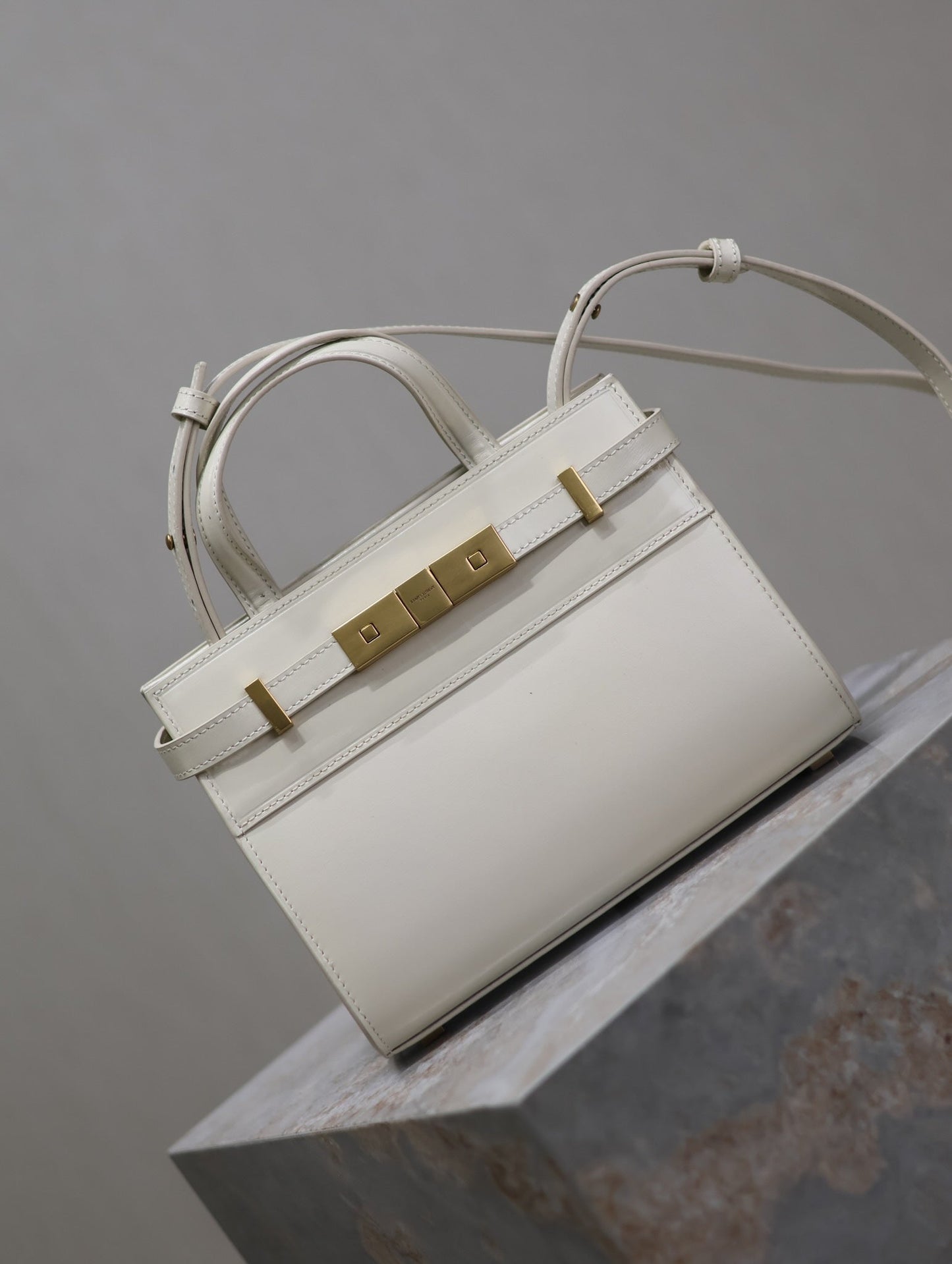 MANHATTAN SMALL TOP HANDLE BAG 21 IN WHITE CALFSKIN GOLD HARDWARE