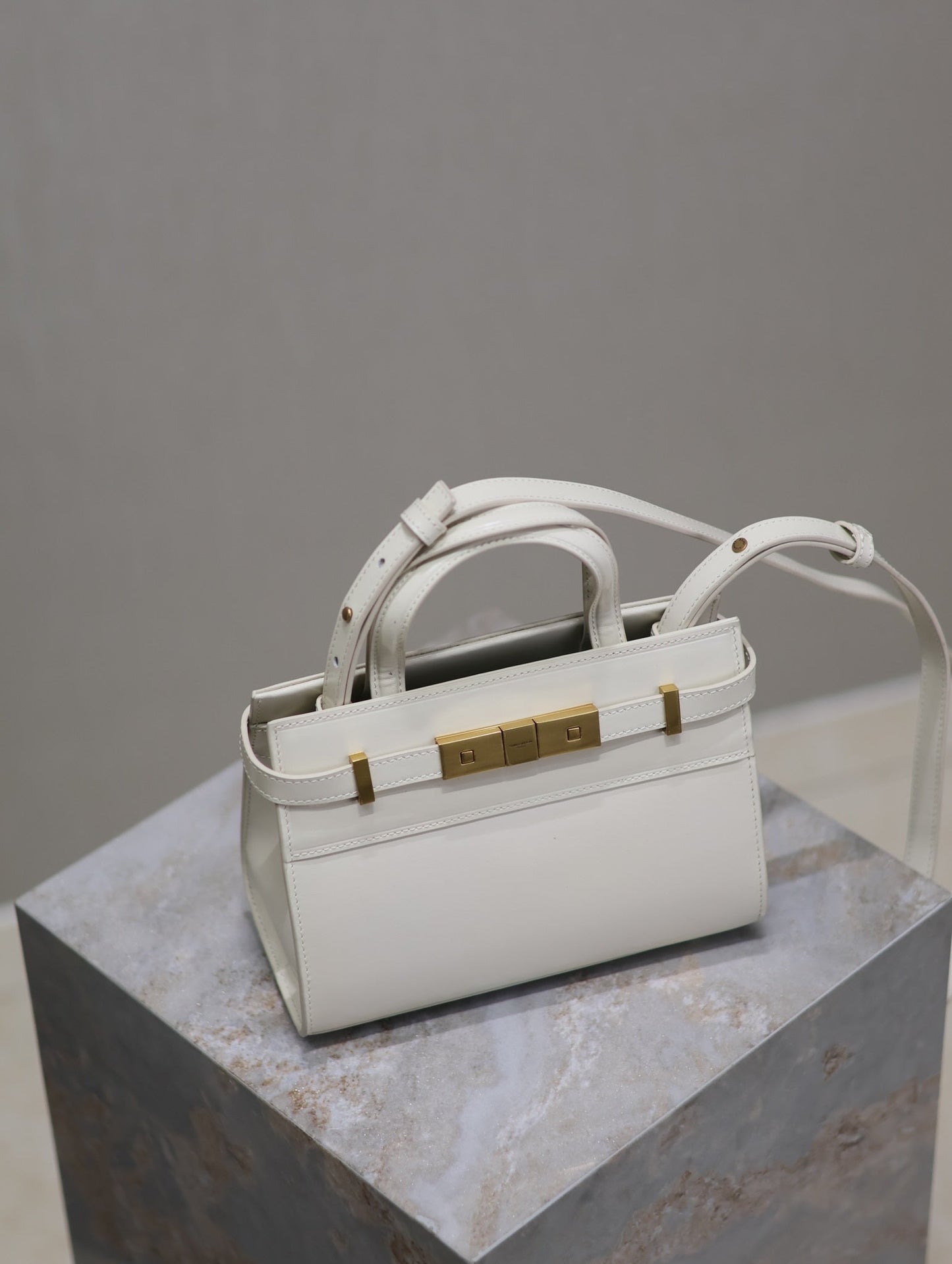 MANHATTAN SMALL TOP HANDLE BAG 21 IN WHITE CALFSKIN GOLD HARDWARE