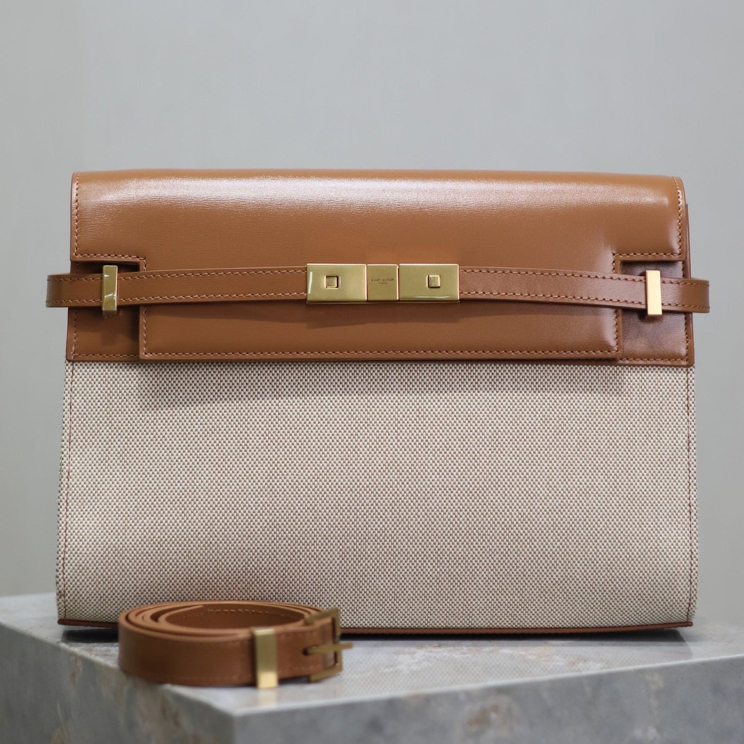 MANHATTAN MEDIUM 29 IN WHITE CANVAS AND BROWN CALFSKIN GOLD BUCKLE