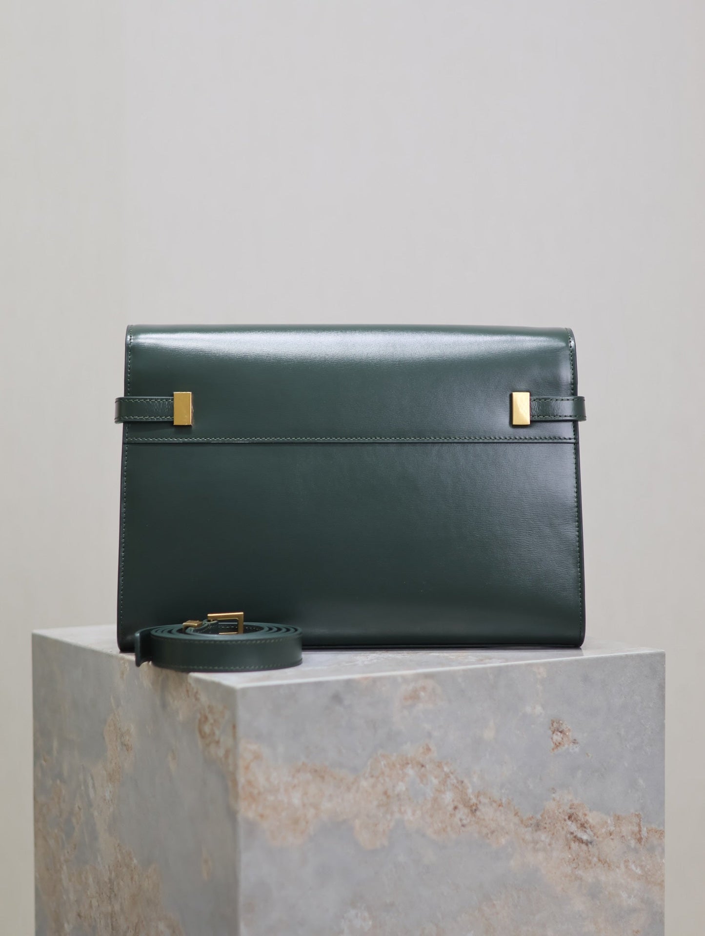 MANHATTAN MEDIUM 29 IN SACRAMENTO GREEN SMOOTH CALFSKIN GOLD BUCKLE