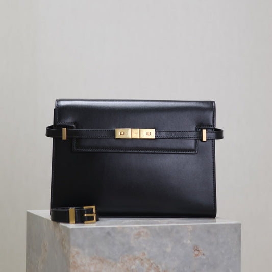 MANHATTAN MEDIUM 29 IN BLACK SMOOTH CALFSKIN GOLD BUCKLE