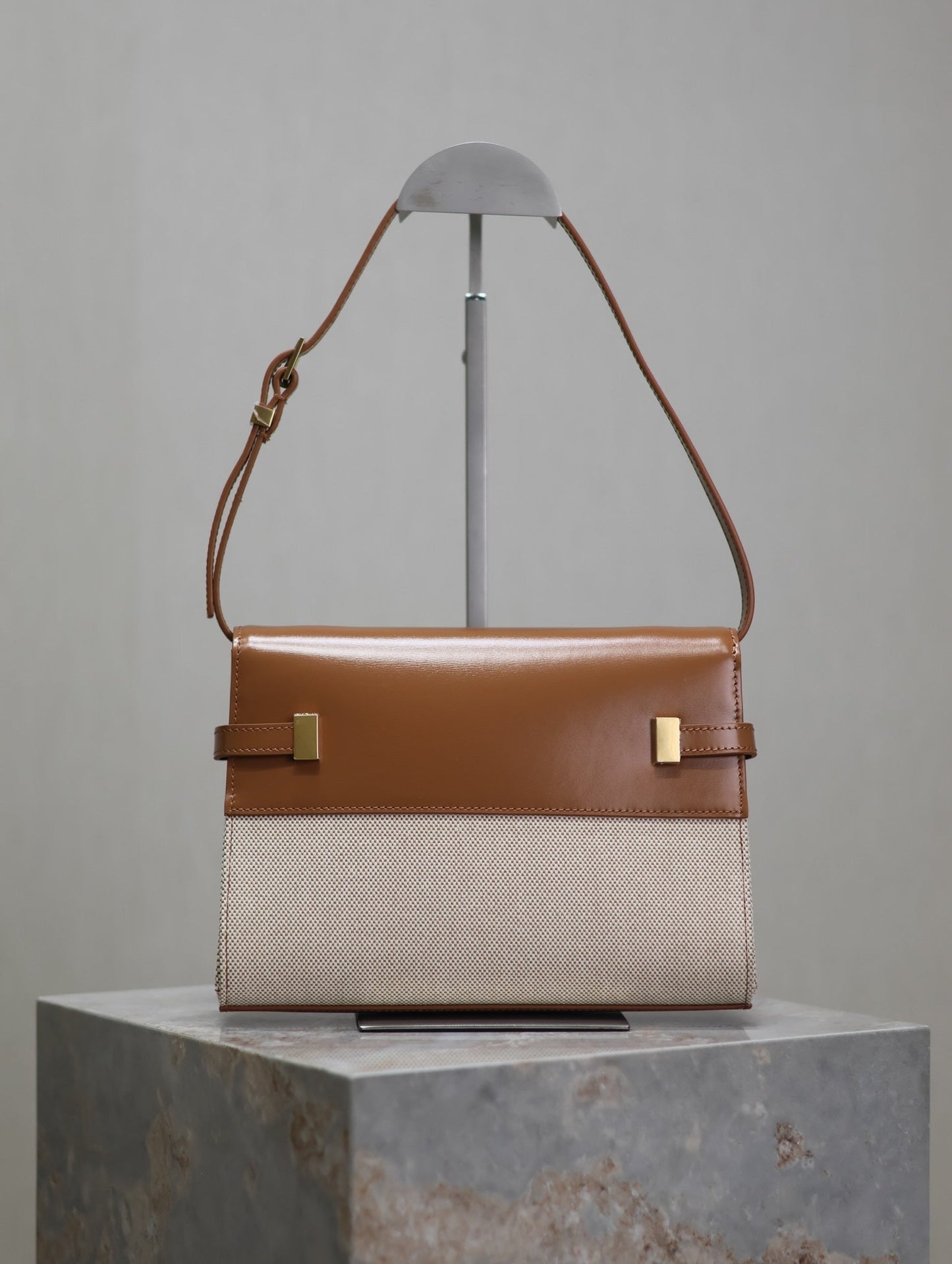 MANHATTAN SMALL 24 IN WHITE CANVAS AND BROWN CALFSKIN GOLD HARDWARE