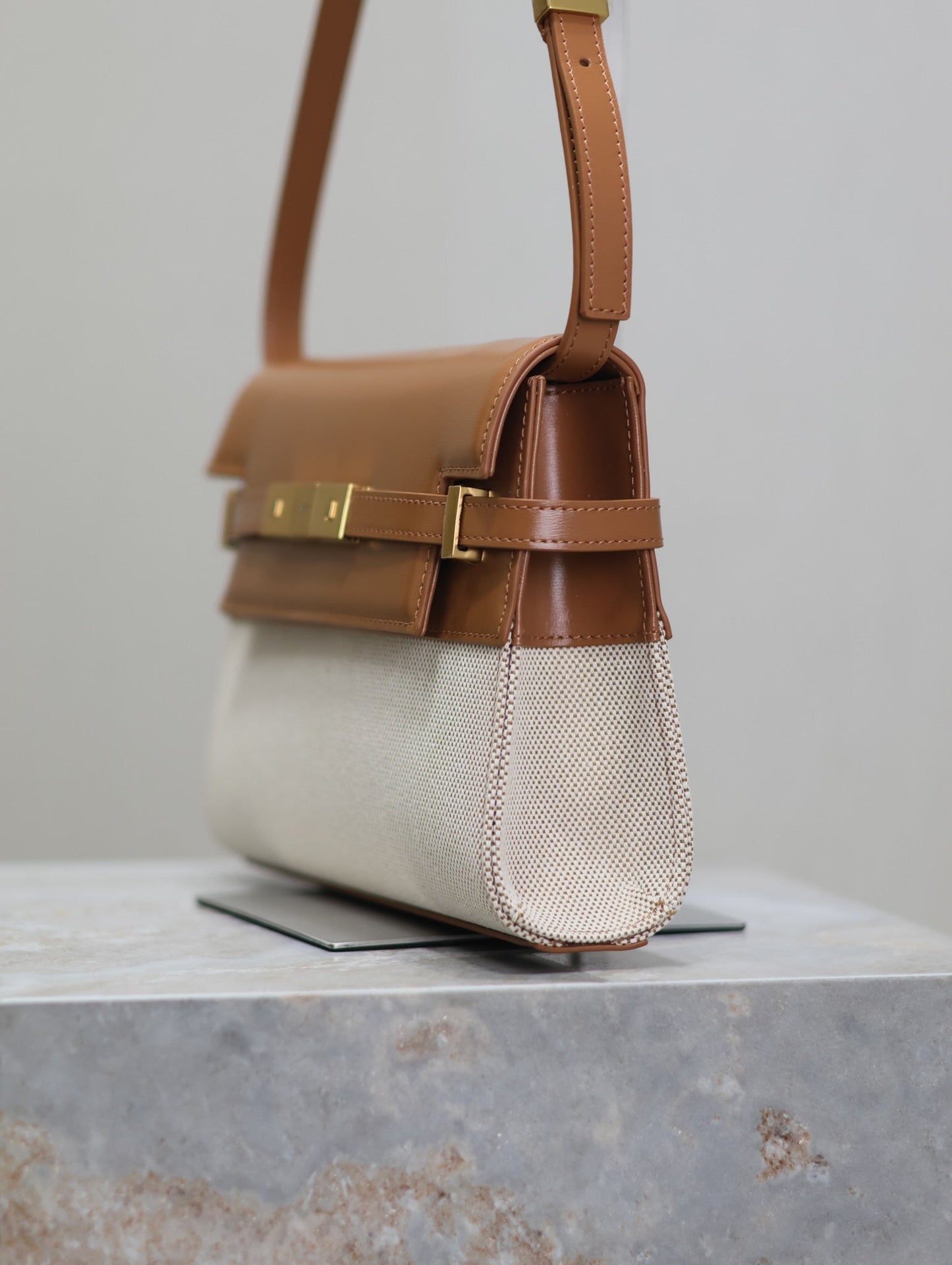 MANHATTAN SMALL 24 IN WHITE CANVAS AND BROWN CALFSKIN GOLD HARDWARE