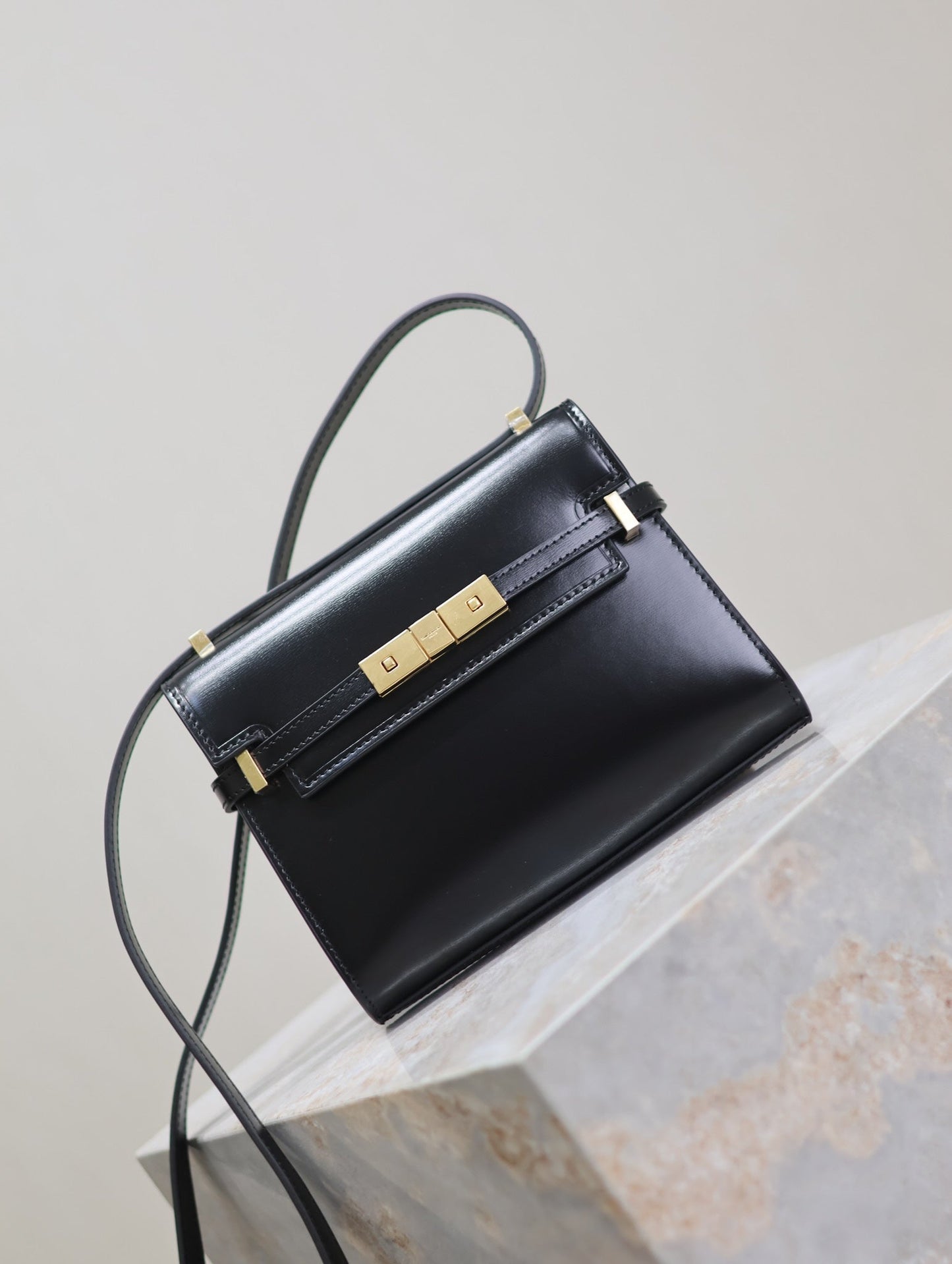 MANHATTAN MINI 19 IN BLACK SMOOTH LAMBSKIN GOLD BUCKLE