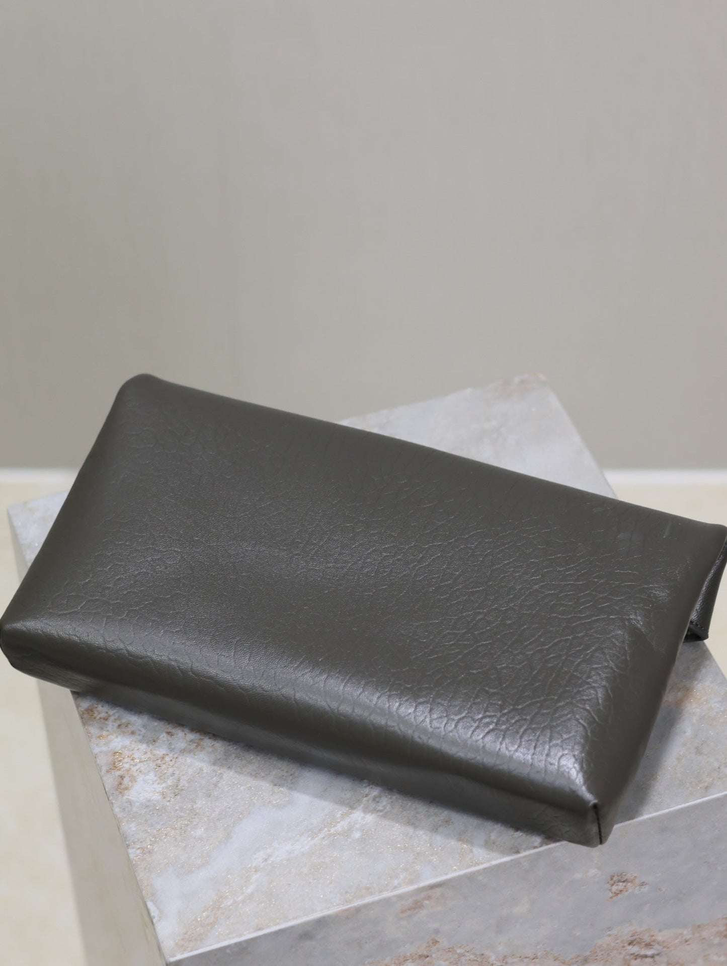 ENVELOPE CLUTCH 29 IN KOMBU GREEN LAMBSKIN COPPER LOGO