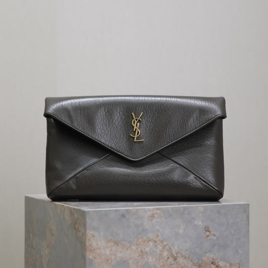 ENVELOPE CLUTCH 29 IN KOMBU GREEN LAMBSKIN COPPER LOGO