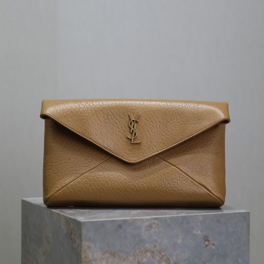 ENVELOPE CLUTCH 29 IN EARTHY YELLOW LAMBSKIN COPPER LOGO