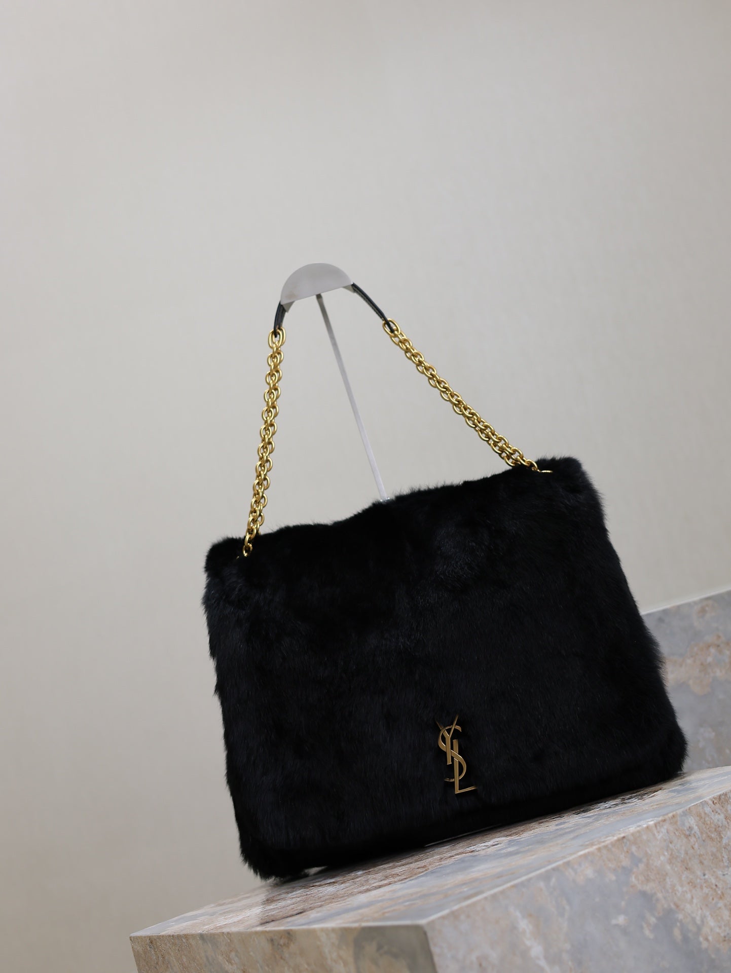 JAMIE 4.3 LARGE BAG 43 IN BLACK LAMB FUR GOLD HARDWARE